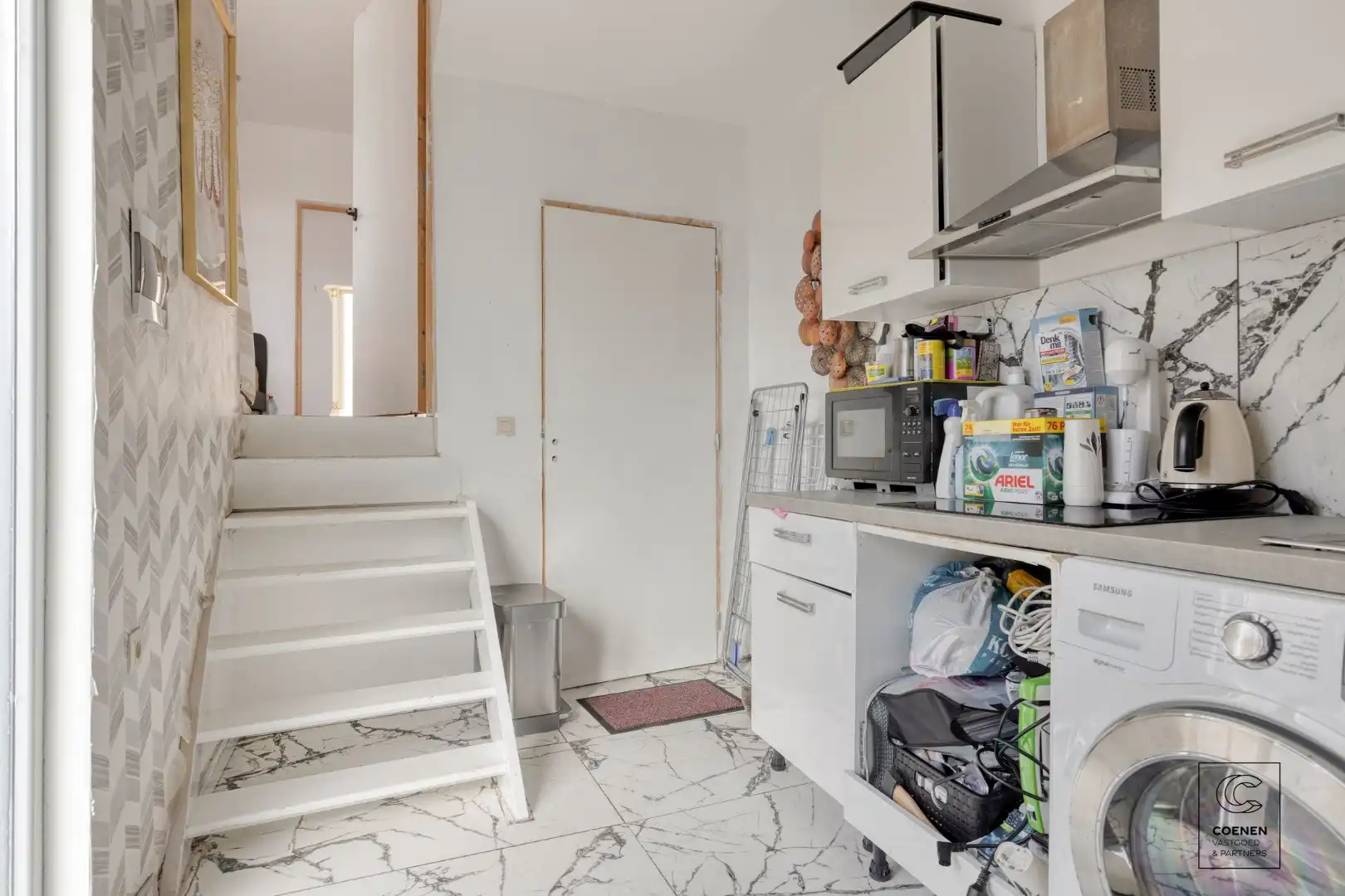 Ruime handelswoning, momenteel ingericht als handelsruimte en 2 appartementen op goede ligging te Antwerpen! foto 11