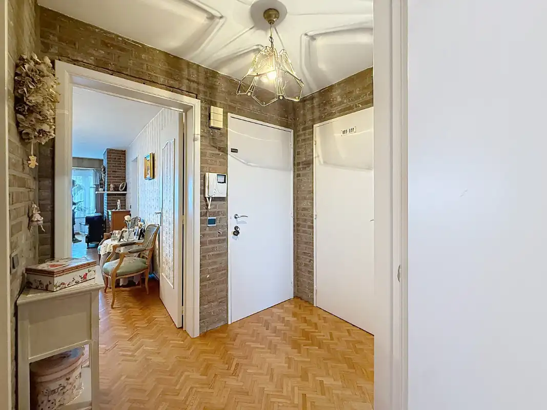 Centraal gelegen appartement met 2 slaapkamers foto 3