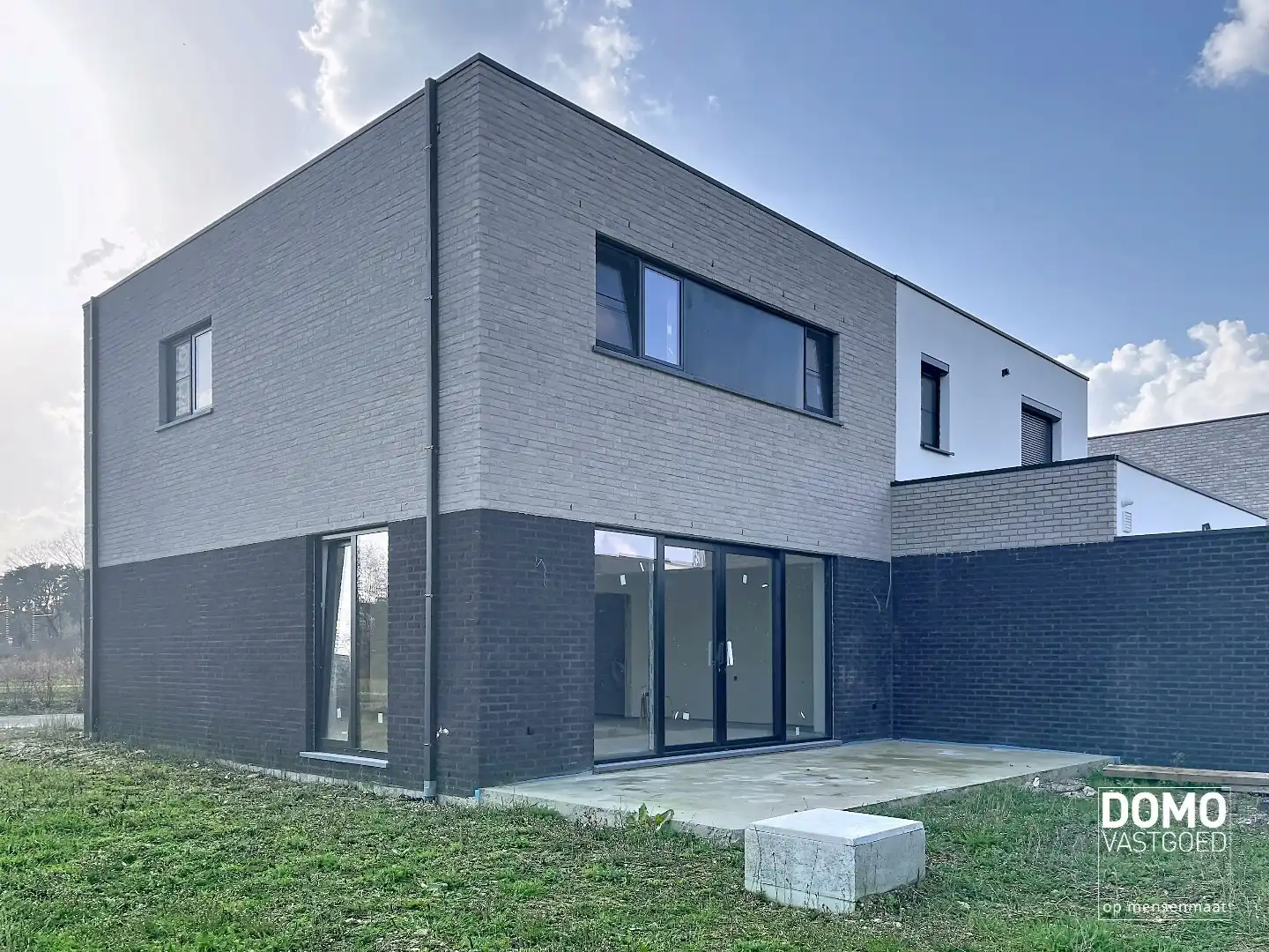MODERNE NIEUWBOUWWONING CASCO PLUS MET 3 SLAAPKAMERS foto 2