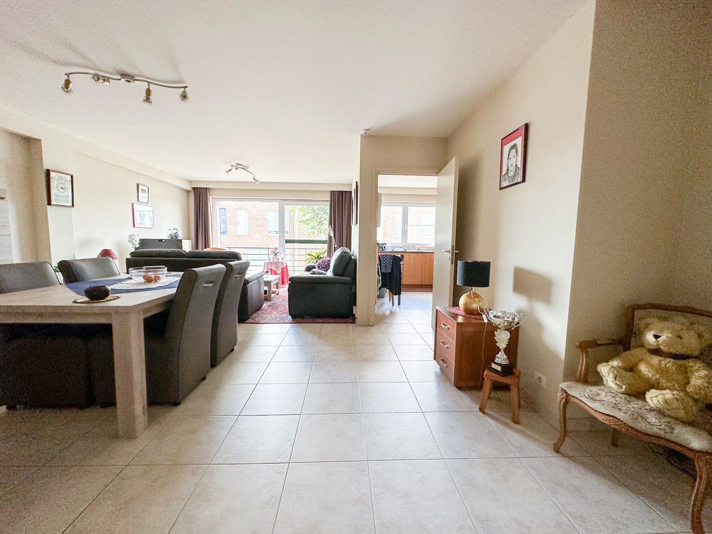 ruim en lichtrijk 2-slaapkamerappartement met ruim terras foto 3