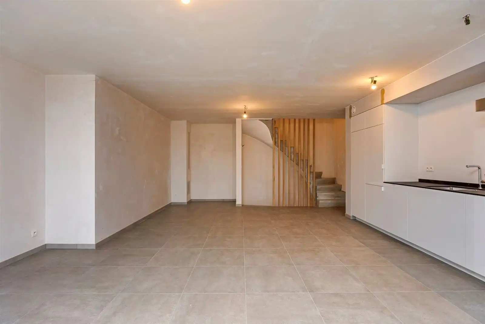 Triplex-appartement met 2 slaapkamers, bureau, terras en staanplaatsen. foto 5