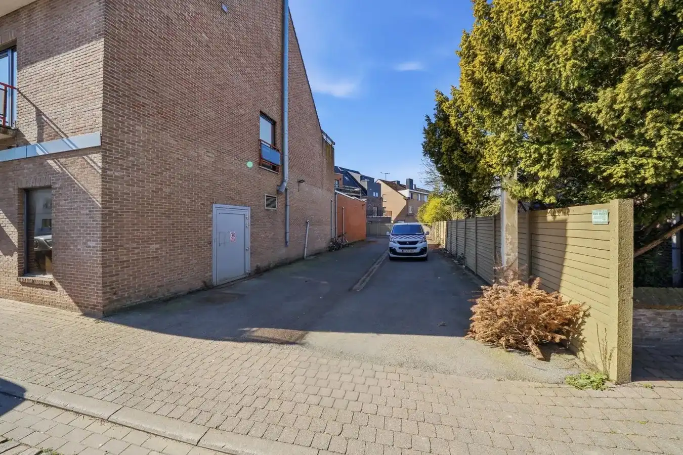 Te koop: Ruim handelspand met uitstekende visibiliteit in het centrum van Torhout foto 14