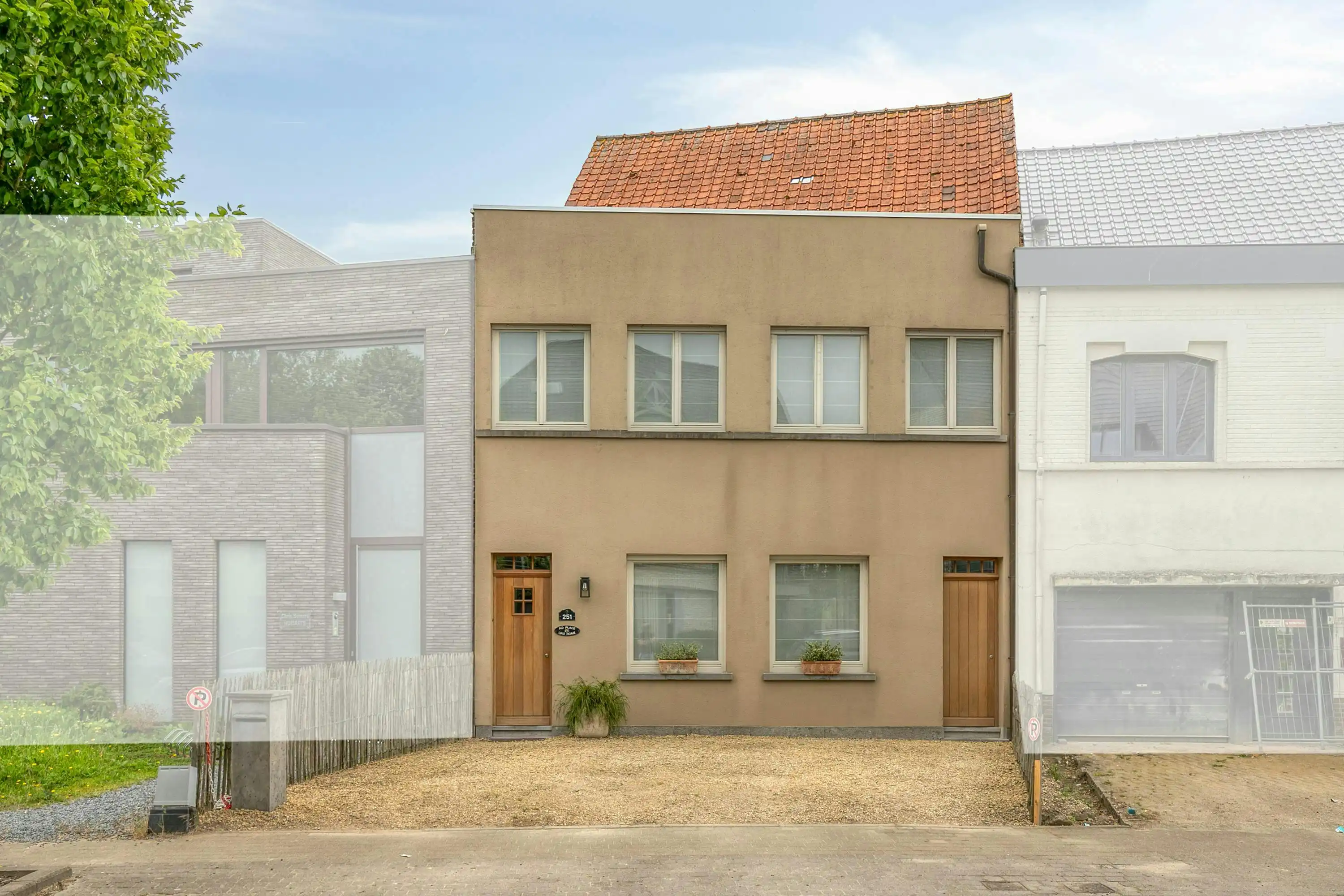 Karaktervol huis te koop in centrum Bachte-Maria-Leerne foto 2