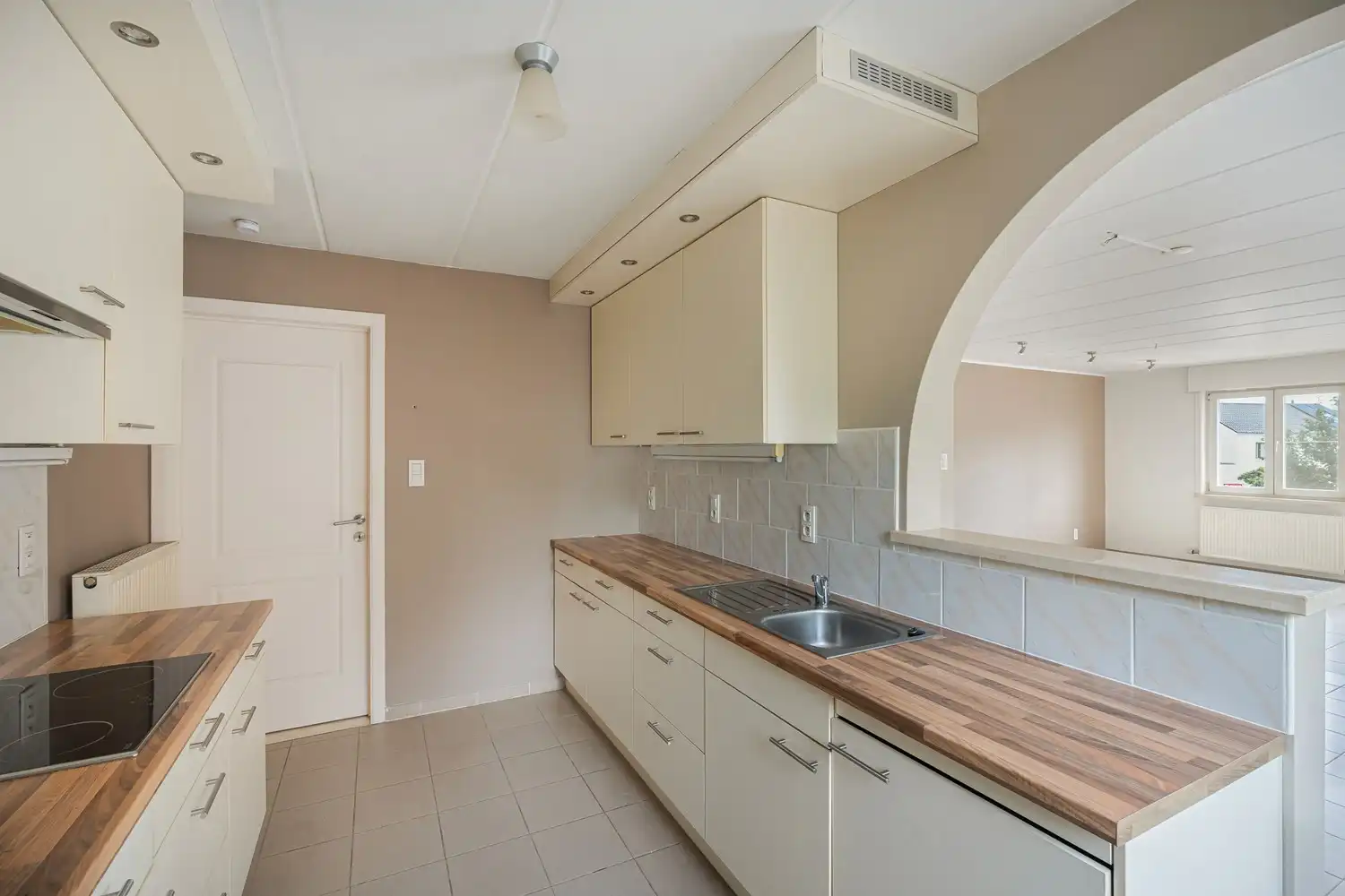 Ruim en veelzijdig appartement met 3 slaapkamers nabij het centrum van Lanaken foto 11