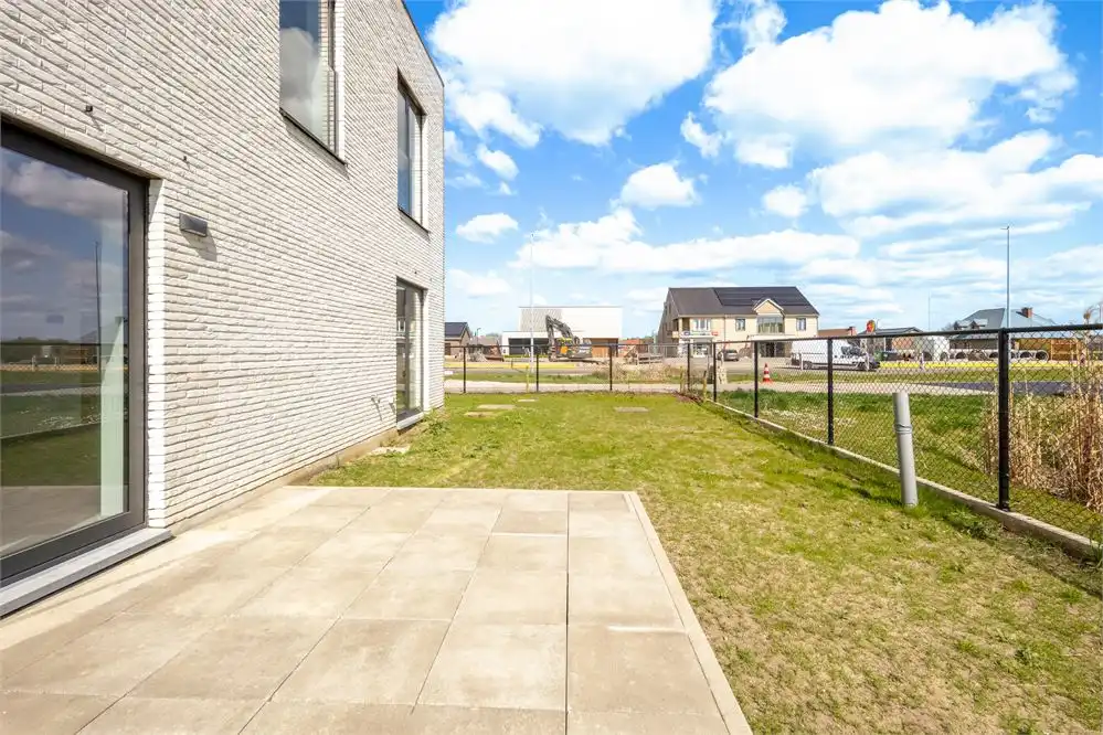 Ruimte, licht en een eigen stukje groen in hartje Heers foto 10