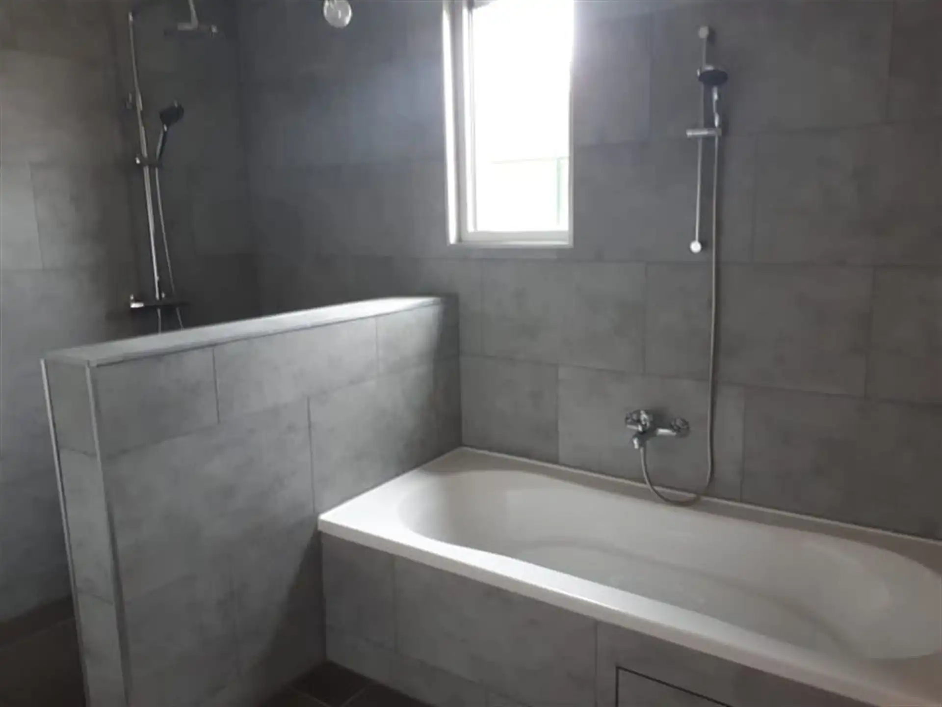 Instapklare gezinswoning met 3 slaapkamers en garage! foto 9