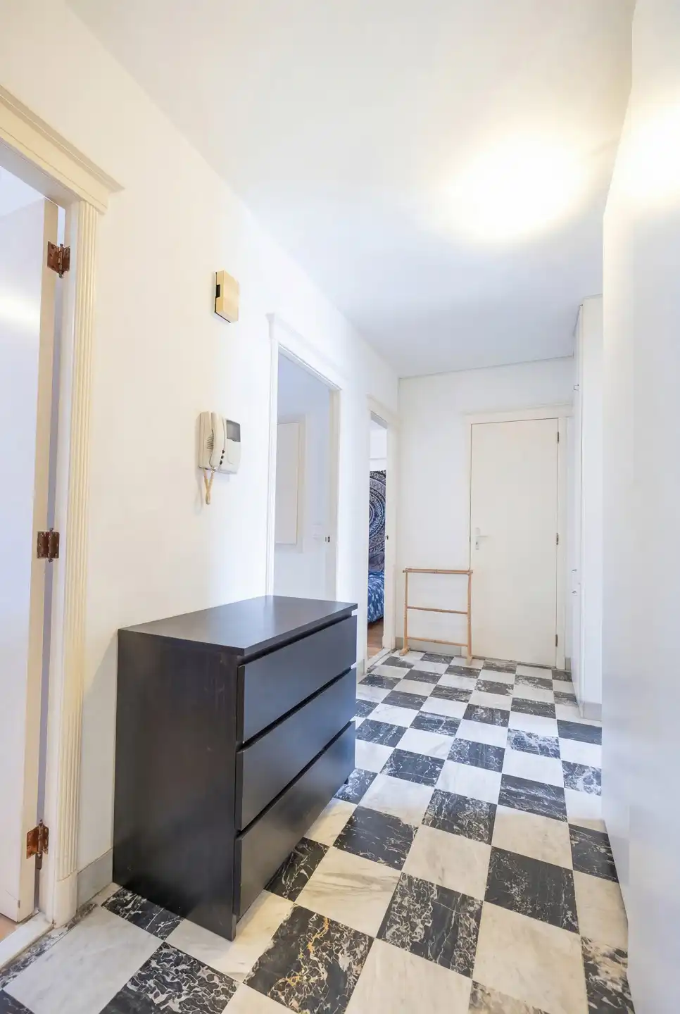 Europese wijk, lichtrijk 2-slaapkamerappartement foto 8