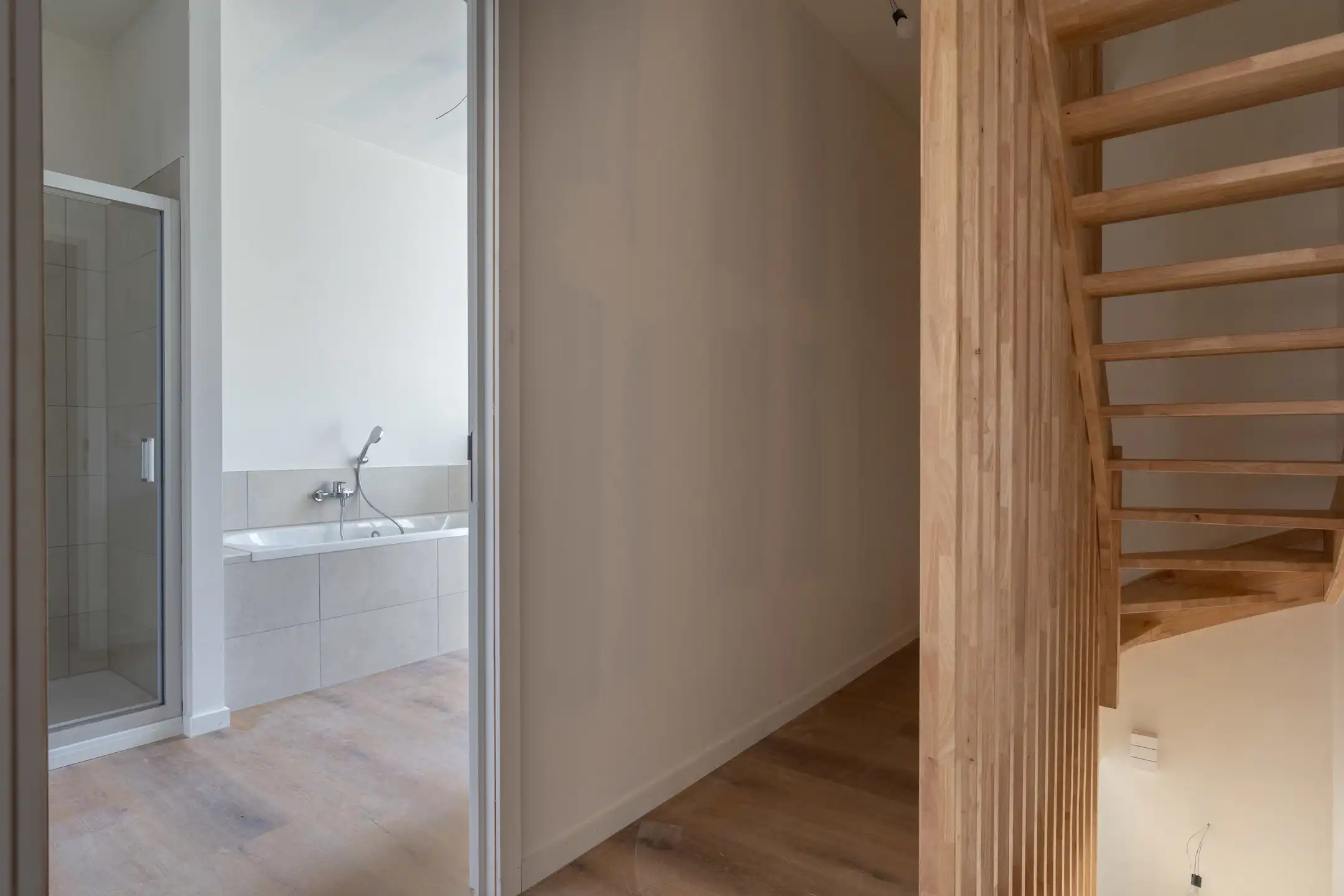 Vernieuwbouwwoning ('26) met 3 slpk op 306 m²met achteringang foto 18