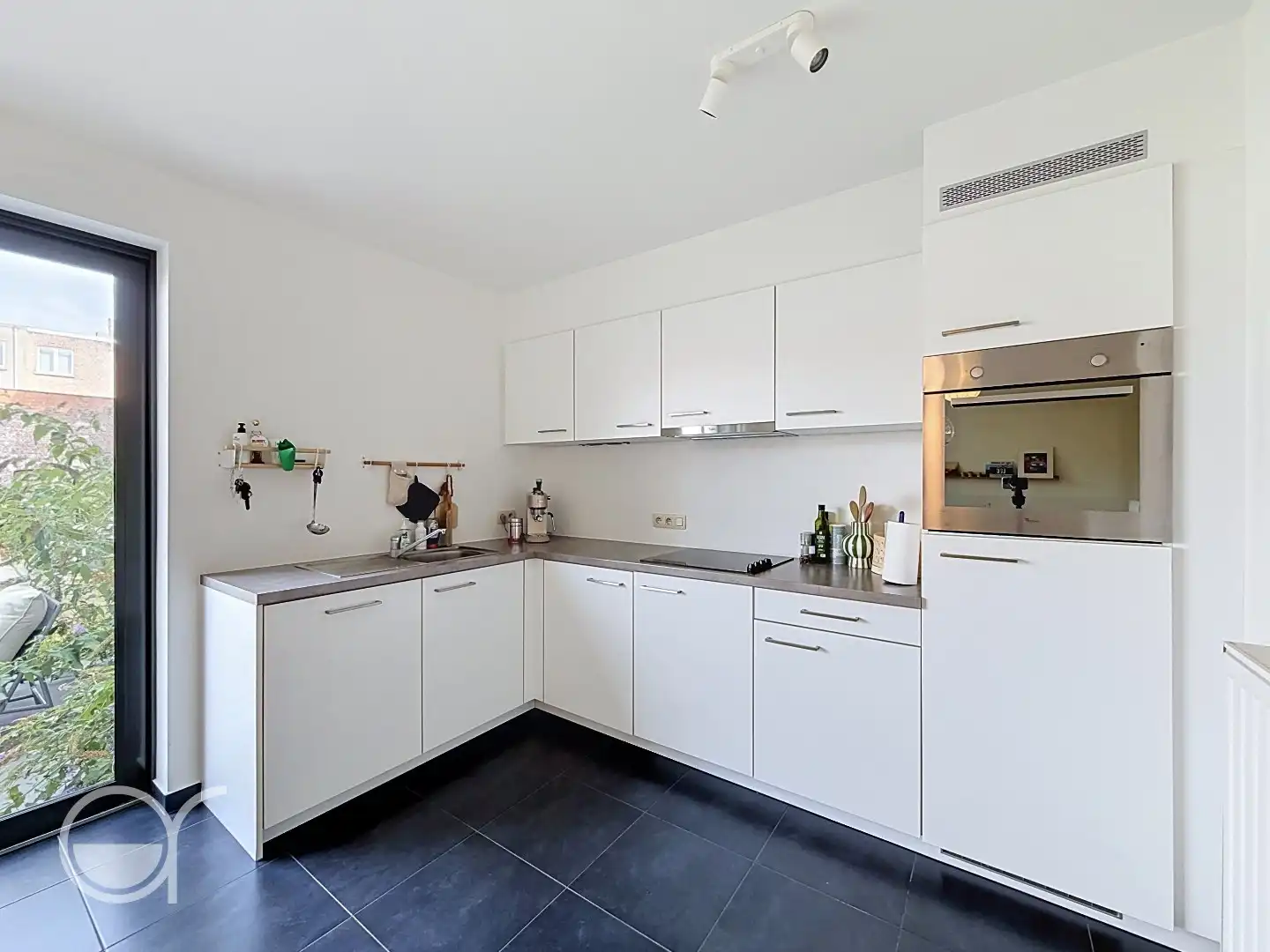 Ruim gelijkvloers appartement met terras, tuin en autostaanplaats in Gent foto 5