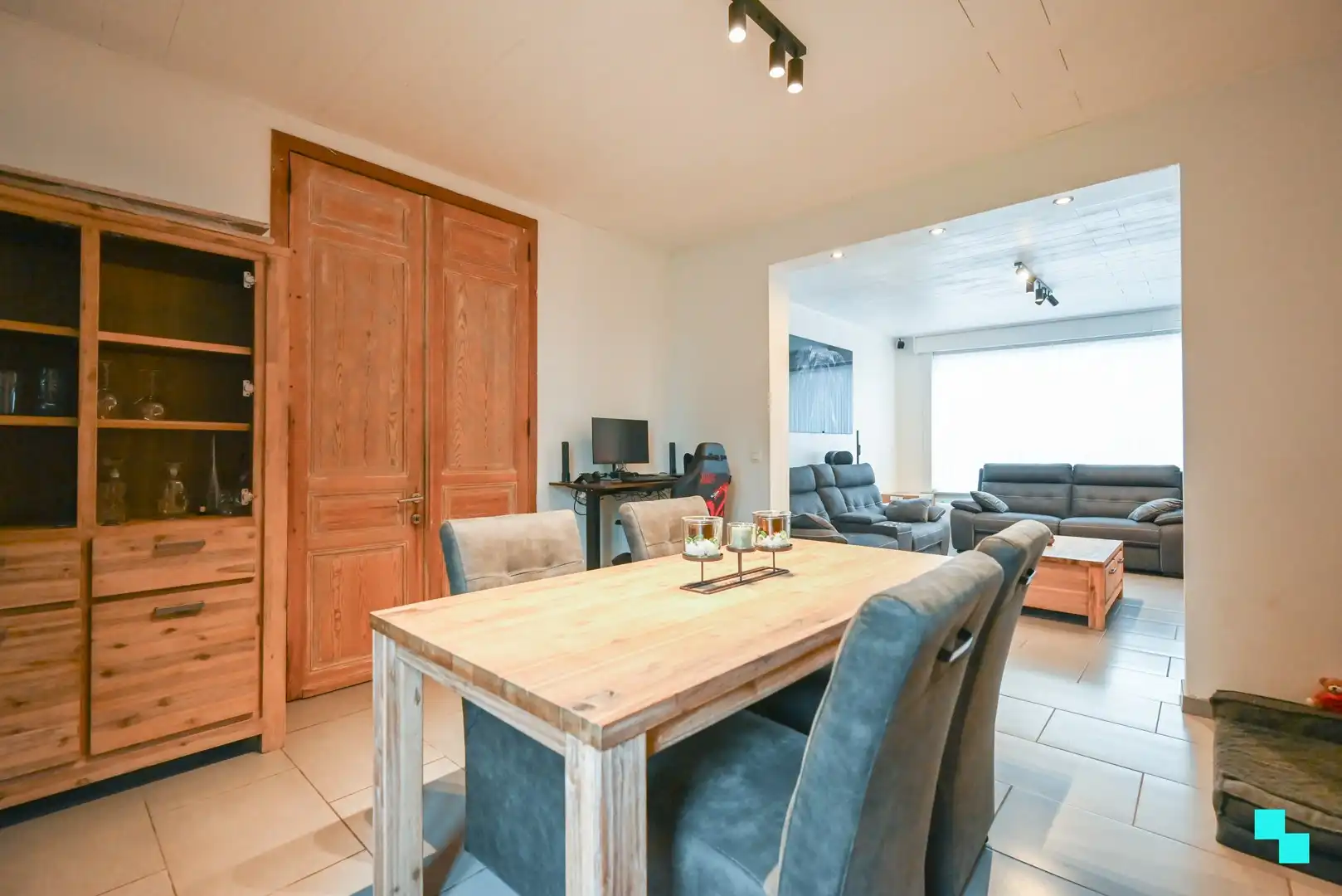 Ruime eengezinswoning met inpandige garage nabij het centrum van Kuurne! foto 5