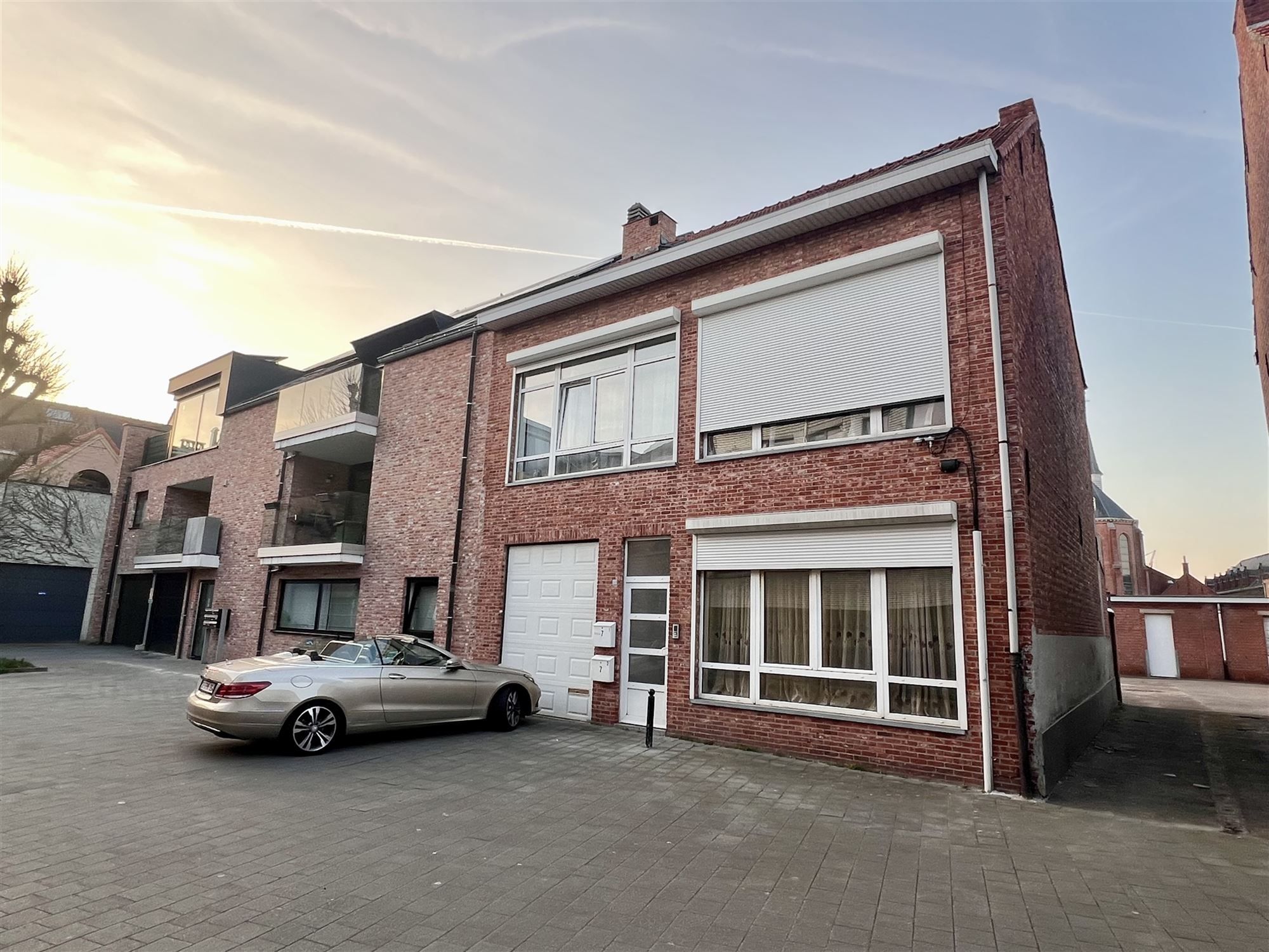 Duplex met 3 slaapkamers, 2 keukens en 2 badkamers foto {{pictureIndex}}