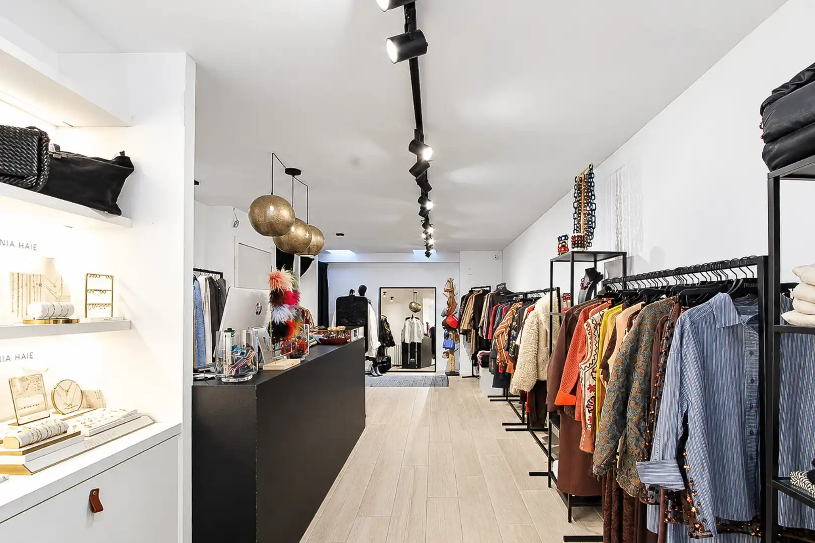 Moderne winkel met hoge plafonds te huur Lippenslaan 333 (vanaf 1/4/2027) foto 5