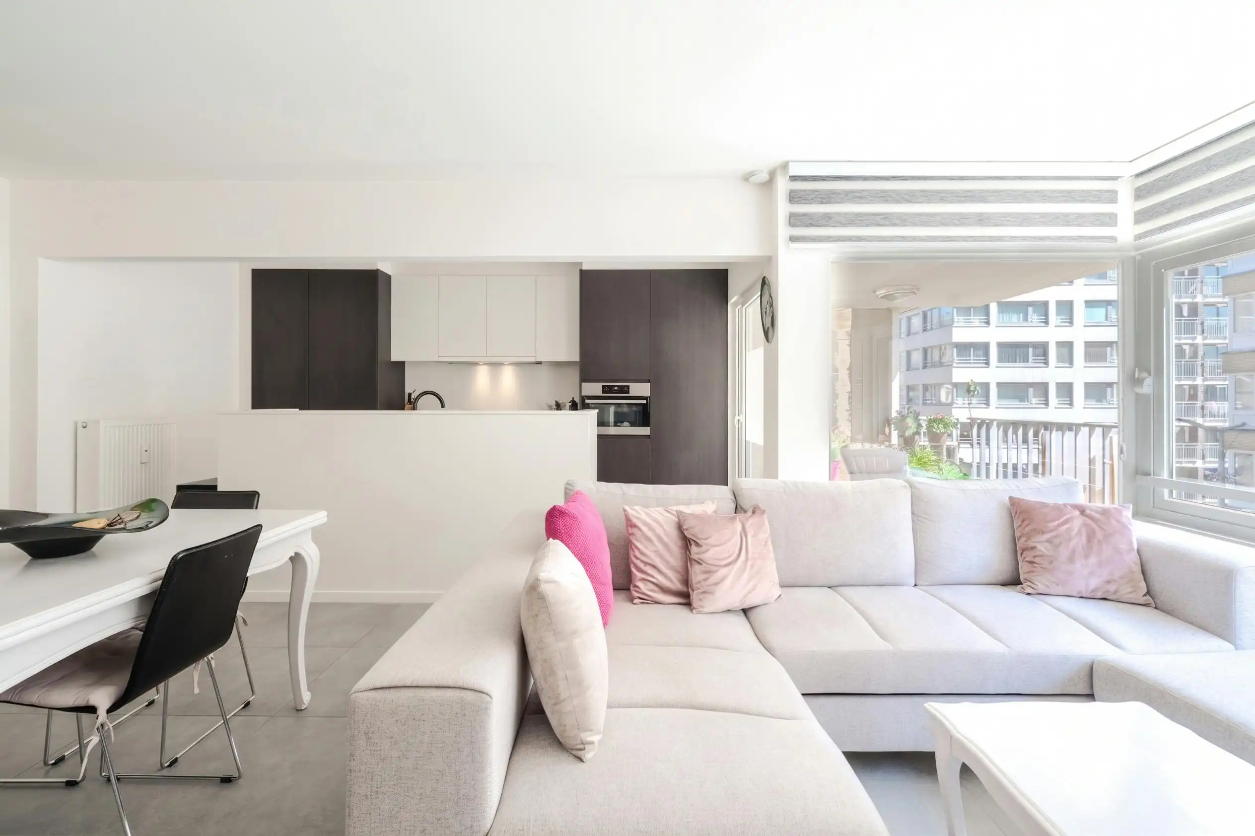 Gerenoveerd 2 slaapkamer appartement op topligging! foto 5
