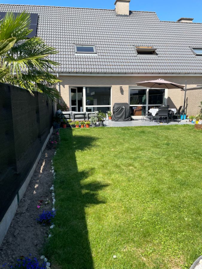 Rustig gelegen drie-slaapkamer EENGEZINSWONING met tuin & garage foto 3