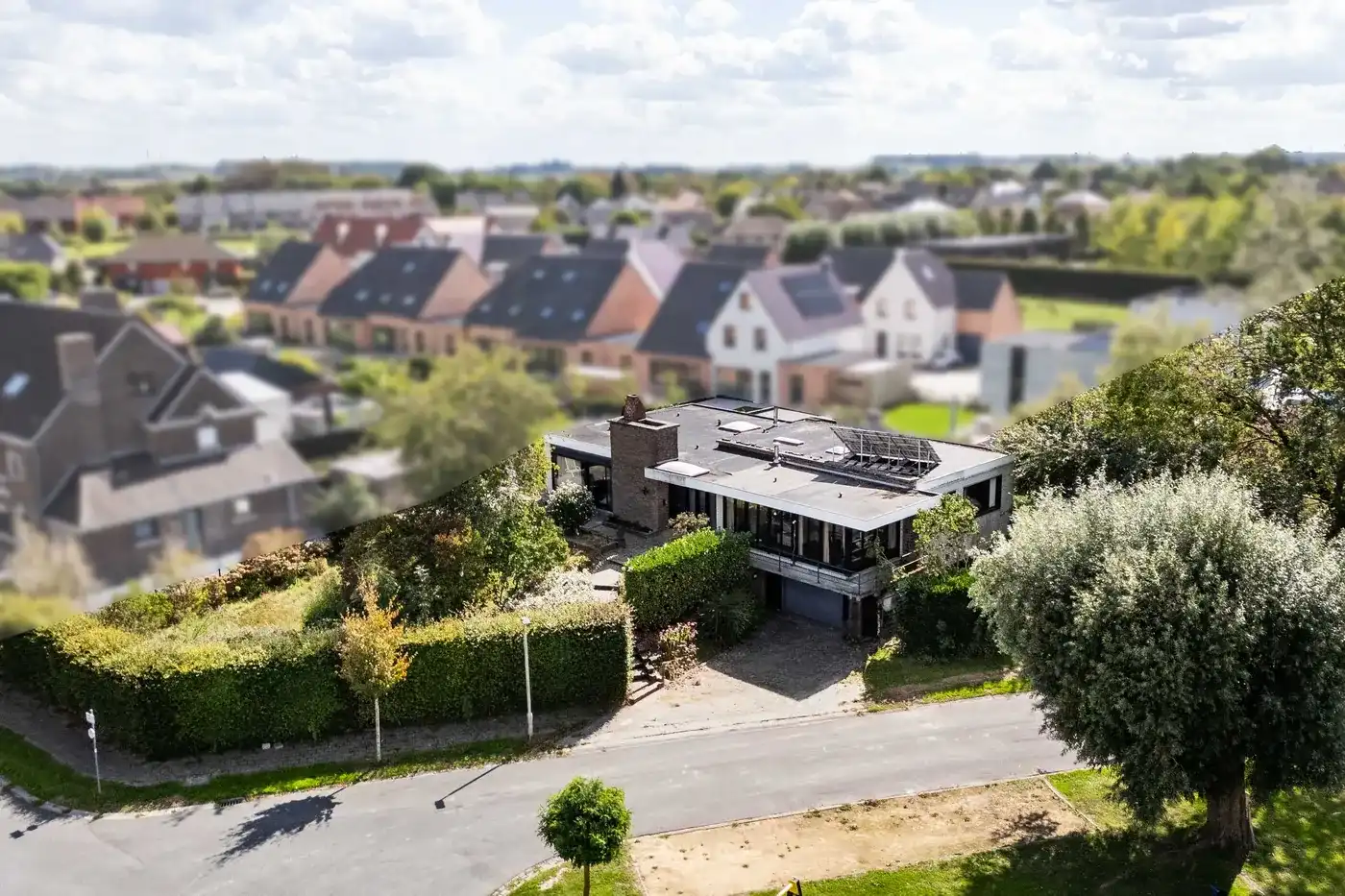 Ruime bungalow uit 1960 met panoramisch uitzicht en groene tuin in Zwevegem foto 3