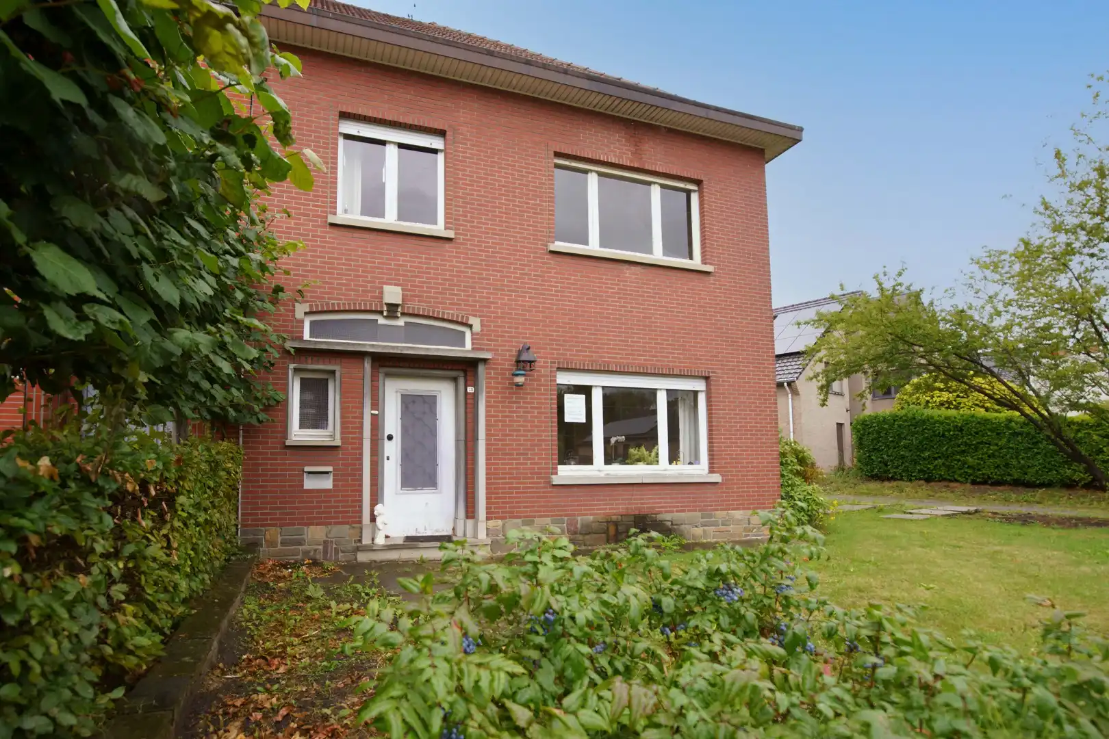 Ruime woning met vier slaapkamers en grote tuin foto 4
