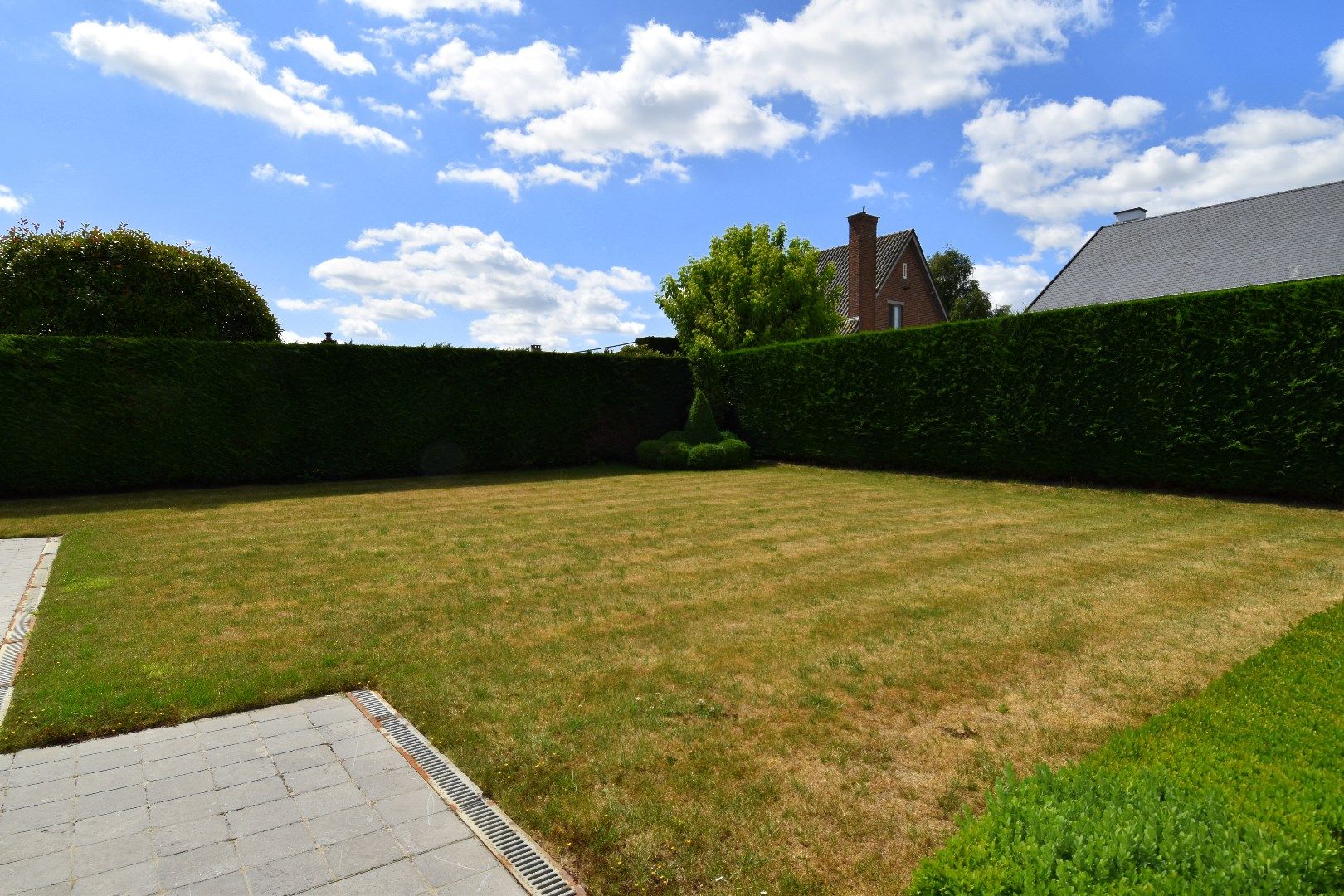 Instapklare bungalow met prachtige tuin en dubbele garage te koop in Bellegem foto 12