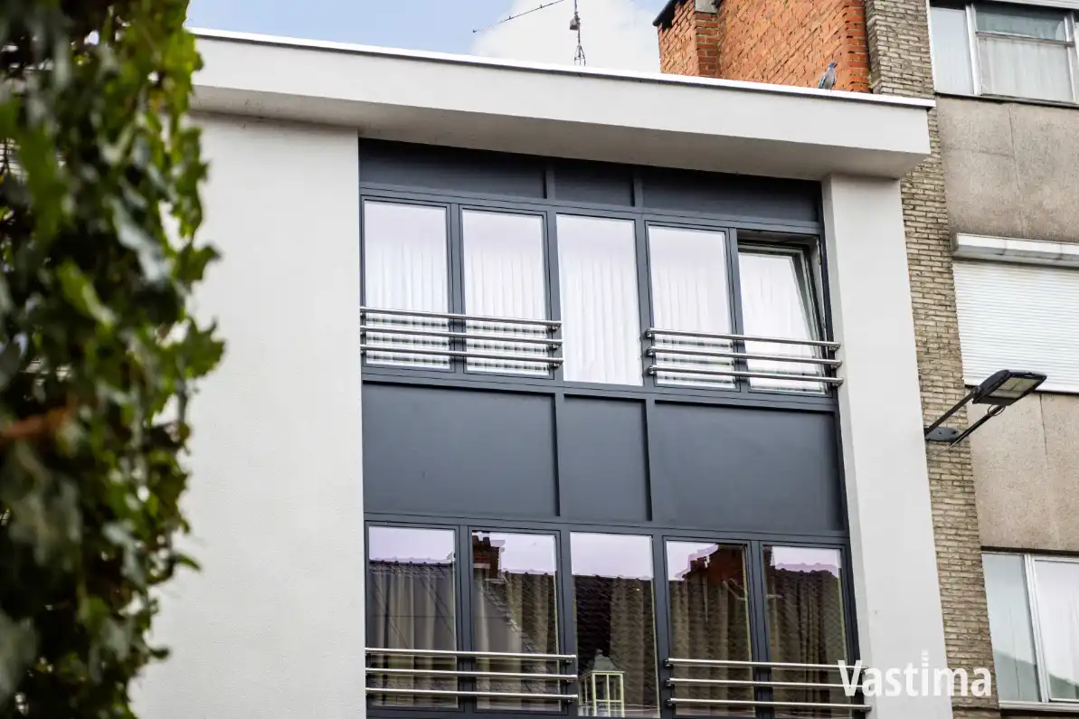 Vergunde opbrengsteigendom met 3 verhuurde appartementen foto 4