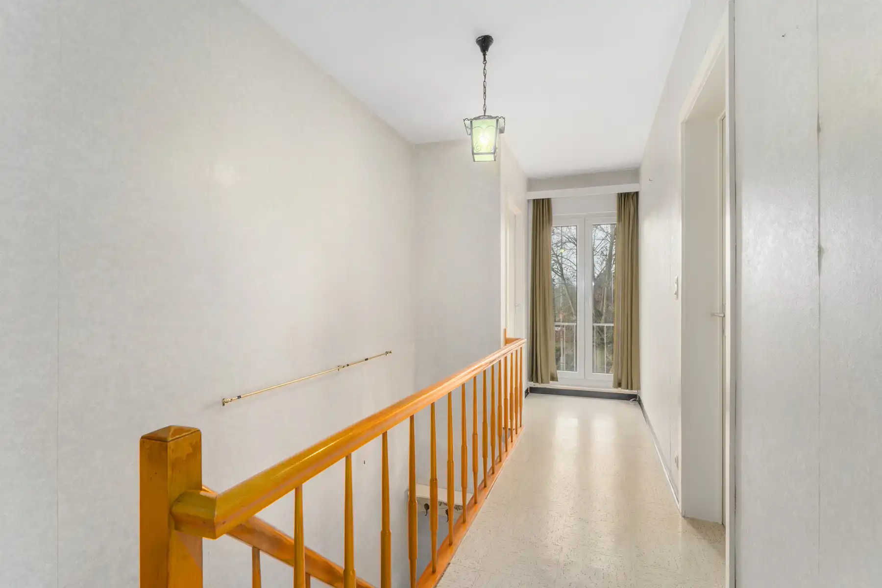 Lichtrijke ruime hoekwoning met 4 slaapkamers, veranda en garage foto 10