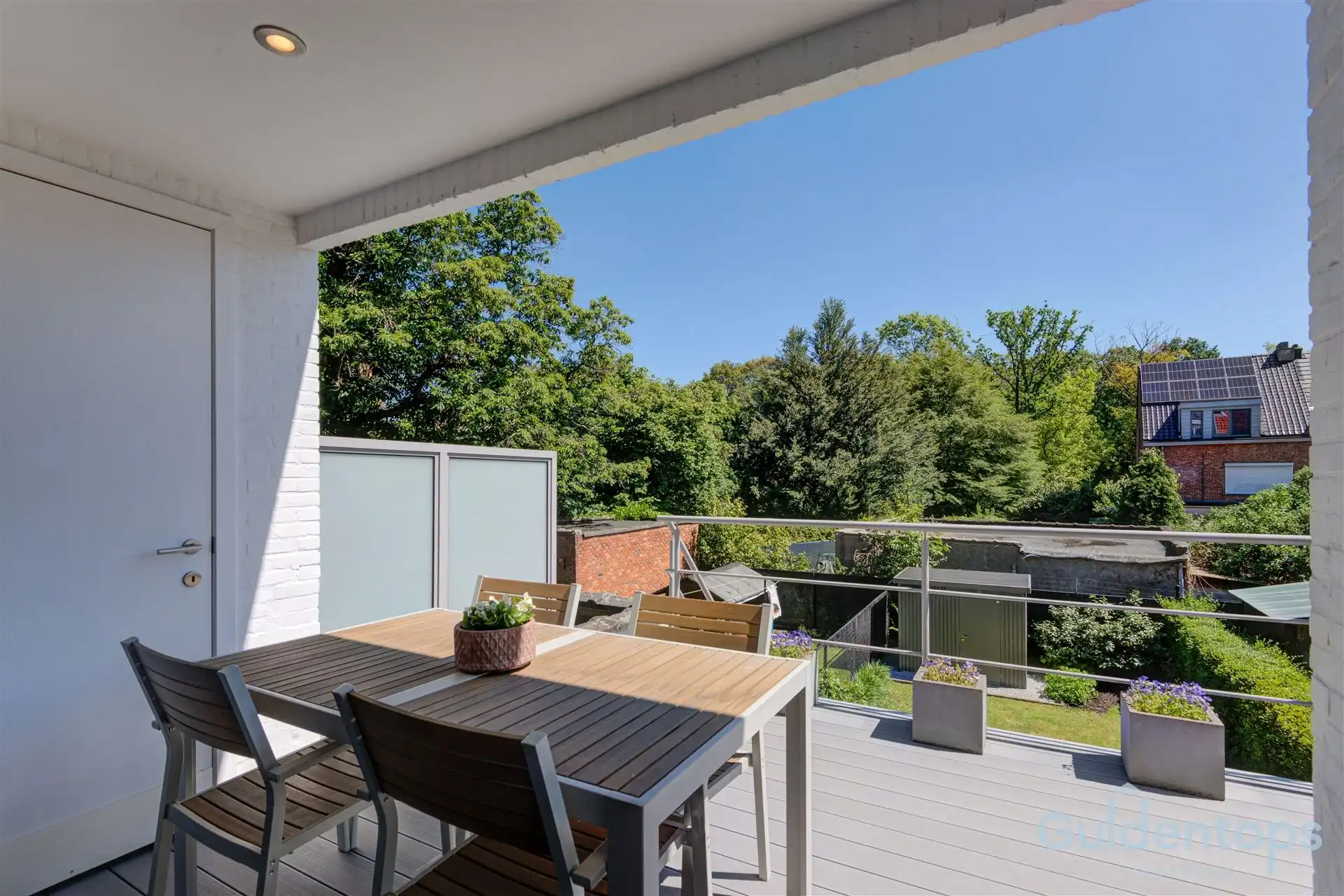 Knappe woning op topligging naast park foto 4
