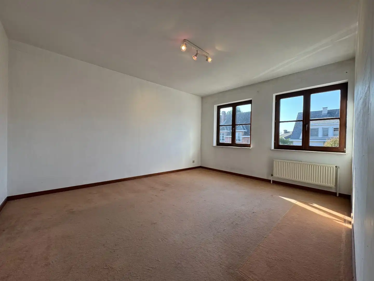 Een ruime 3-gevelwoning met tuin en garage foto 12