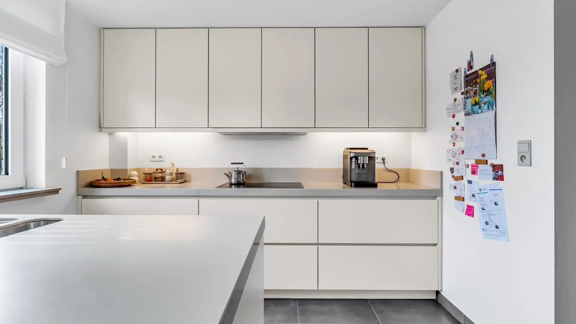 Gerenoveerd en lichtrijk appartement met 2 slkprs in As foto 7