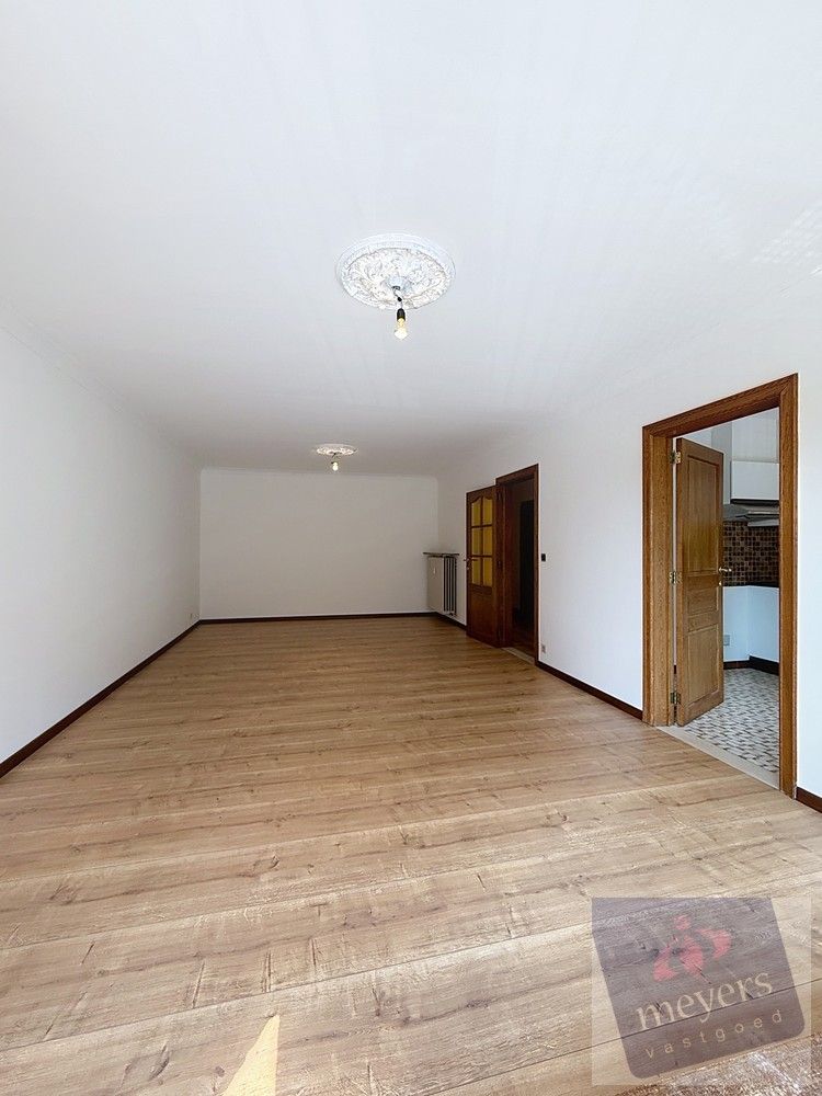 Instapklaar appartement met balkon en garage op toplocatie in Kuringen foto 5