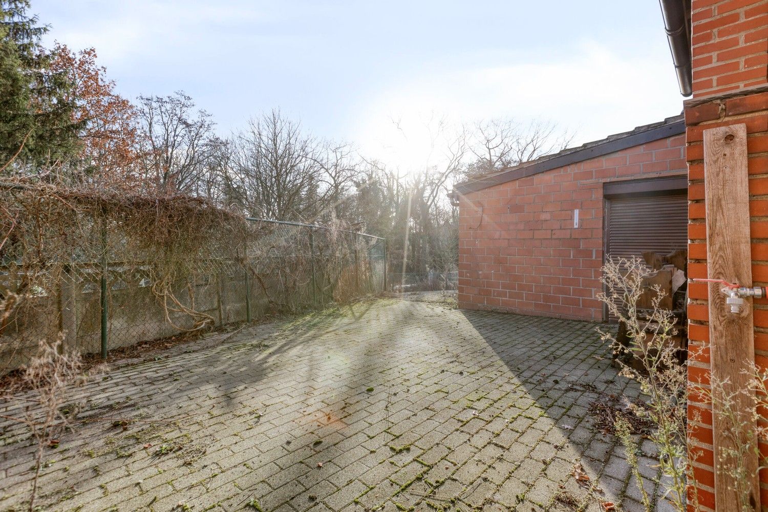 Te renoveren rijwoning met veel potentieel in hartje Genk foto 31