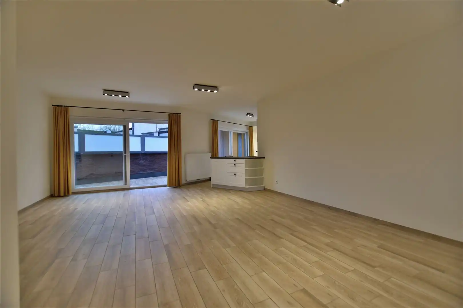 Instapklaar gelijkvloers appartement met koer en garage vrijstaande.  foto 8