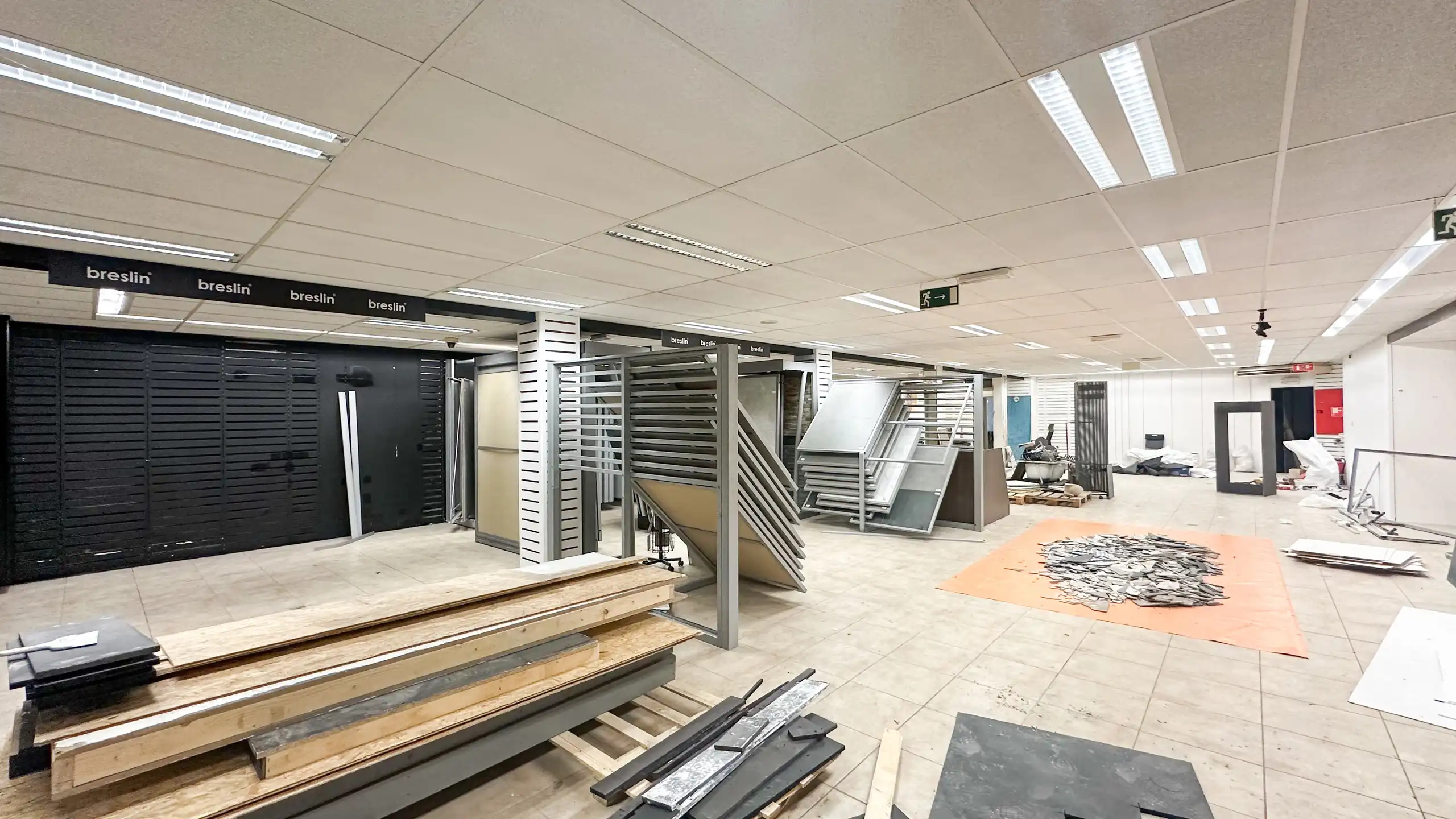 showroom van 700m in centrum mt veel parking! foto 10