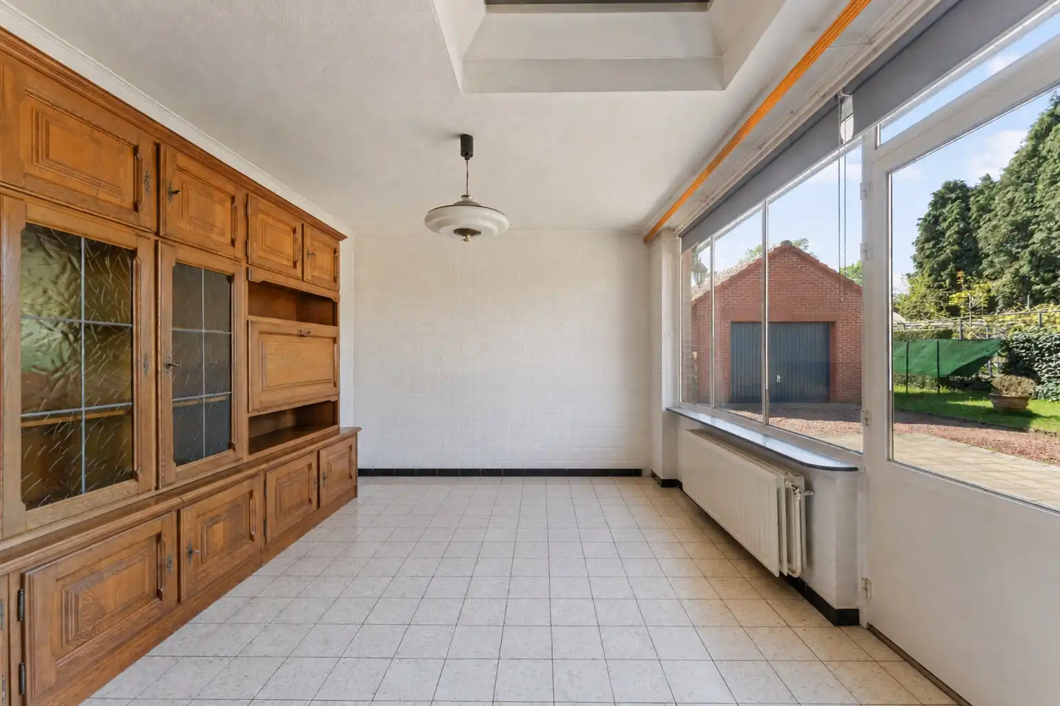 Te renoveren woning met grote tuin en 5 slaapkamers in Genk foto 9