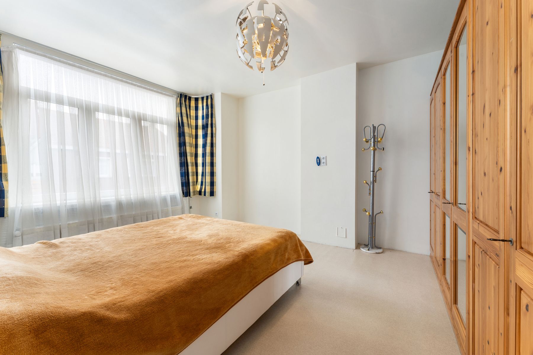Vernieuwde woning,  gelegen te Roeselare met tuin en garage  foto 13