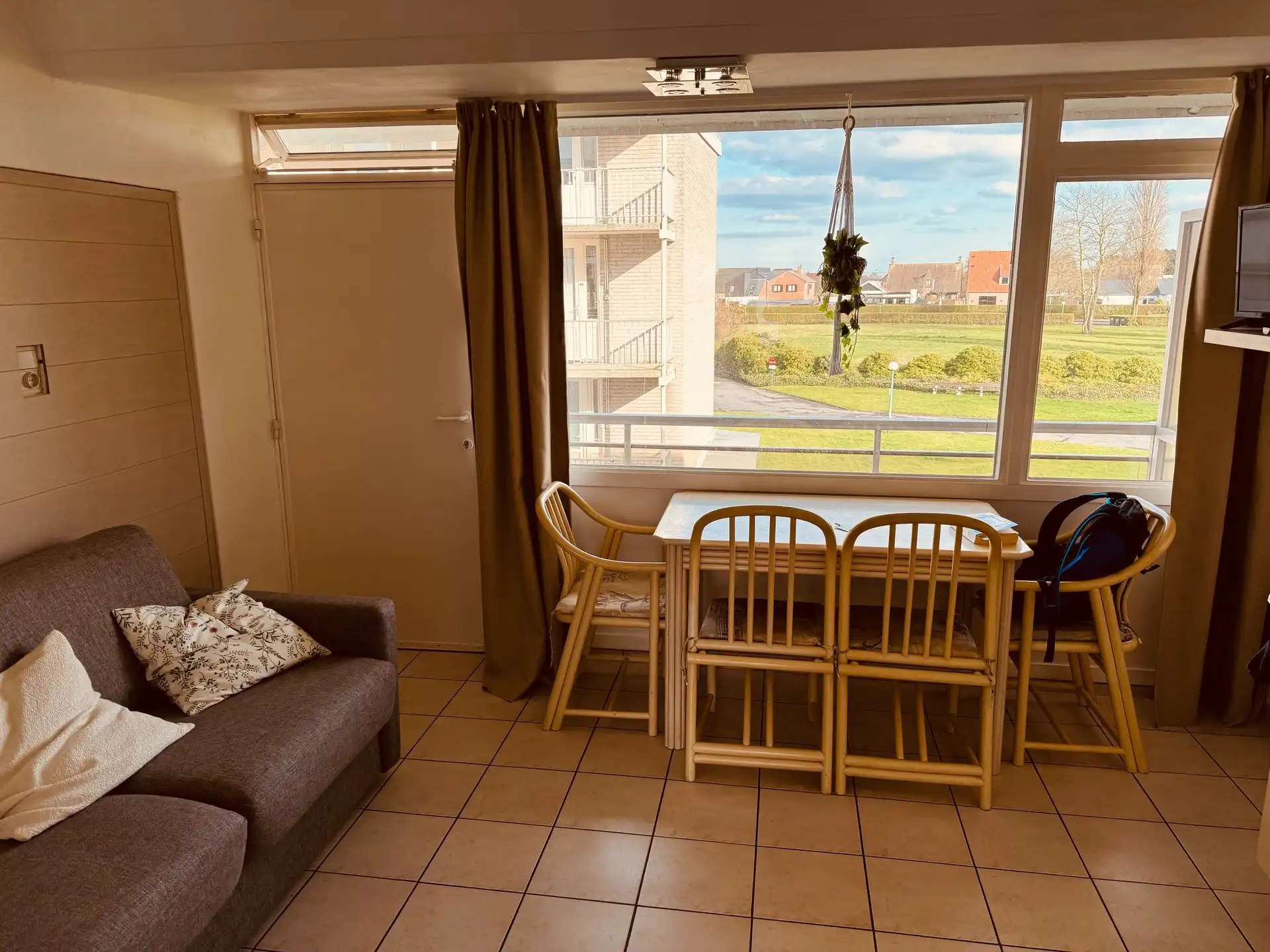 Verzorgd, gerenoveerd appartement te koop in Park Atlantis, Vosseslag – De Haan. foto 3