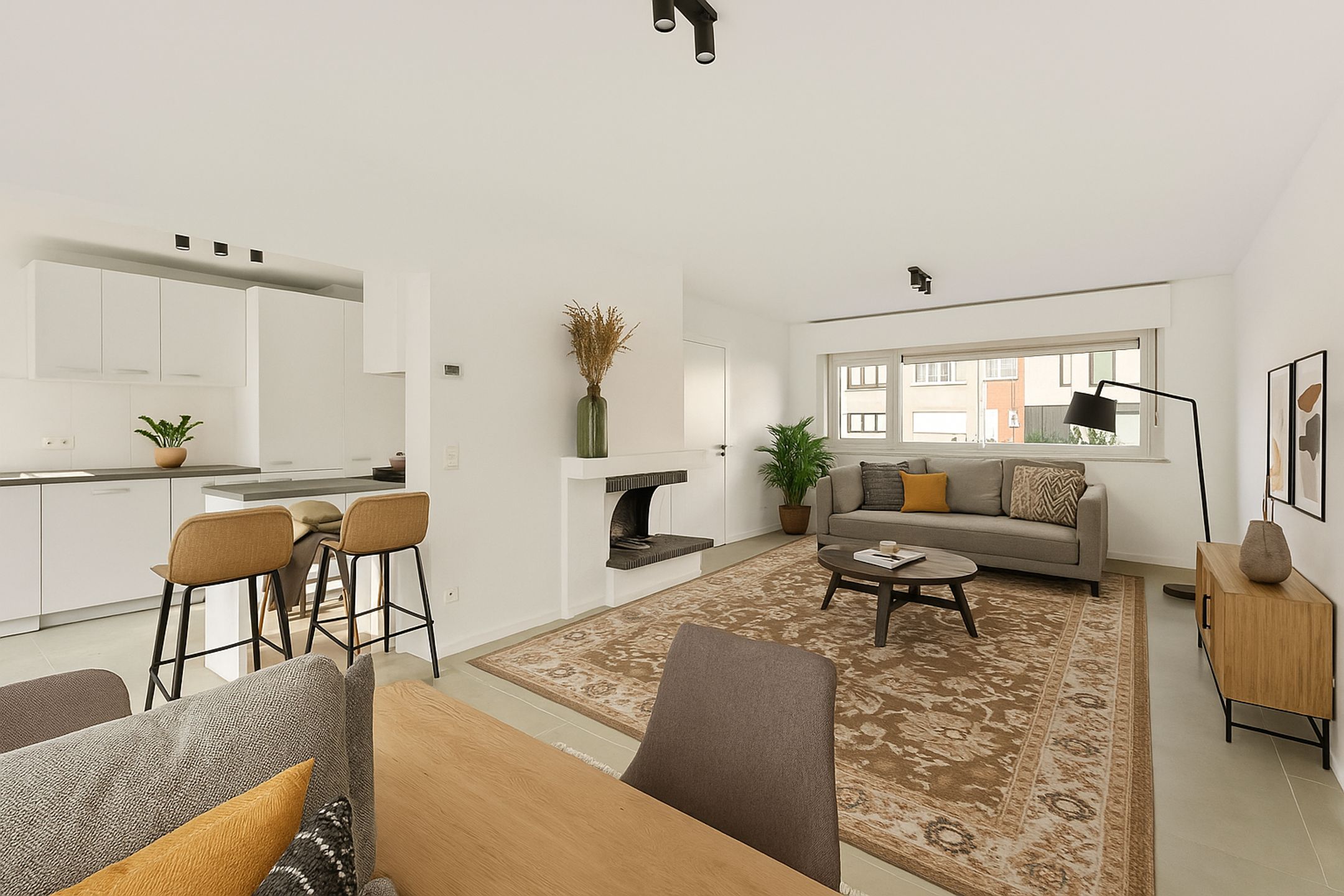 Volledig GERENOVEERDE woning met ZONNIGE TUIN en 3 SLK foto {{pictureIndex}}