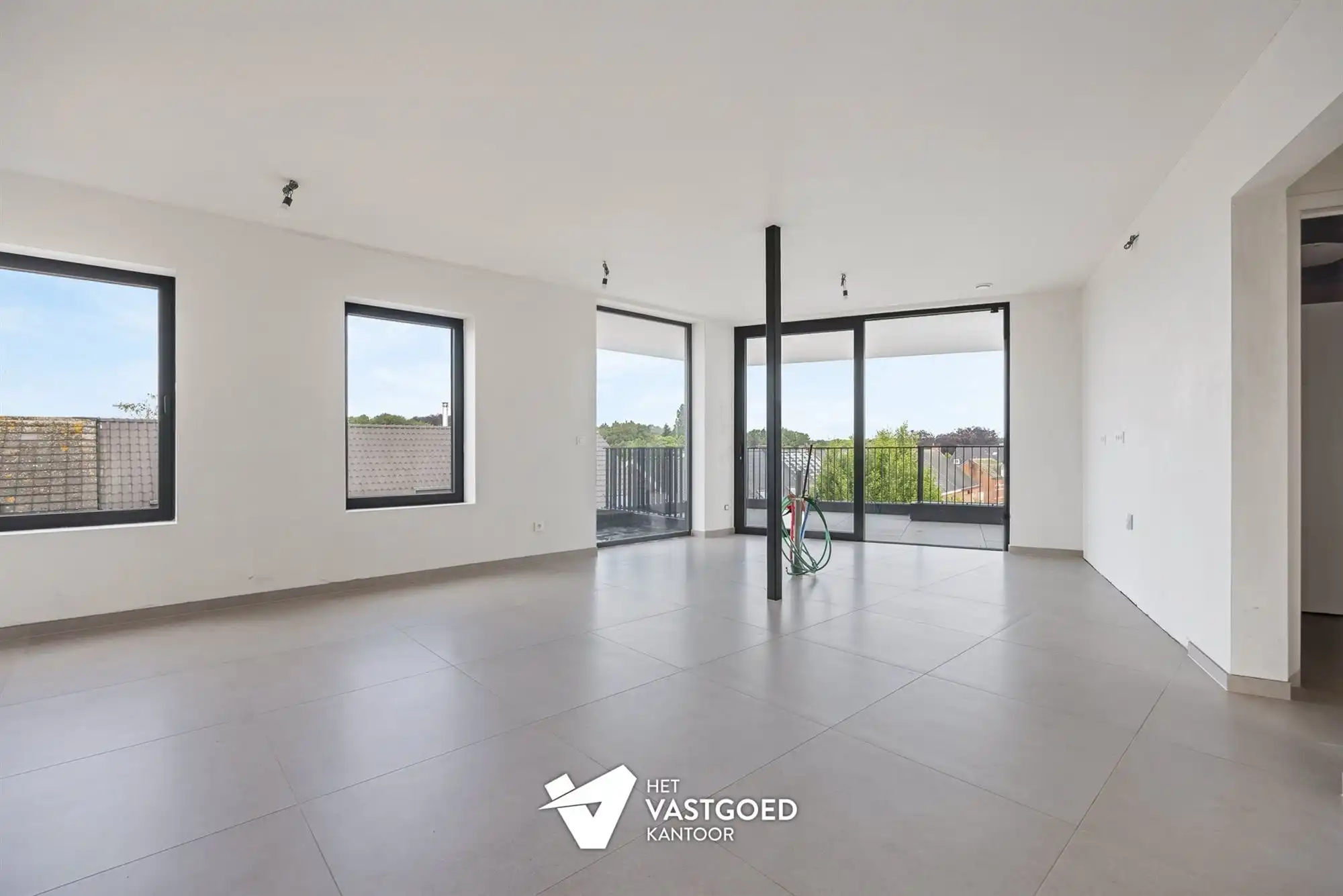 ROYAAL APPARTEMENT MET GROOT TERRAS OP DE DERDE VERDIEPING foto {{pictureIndex}}