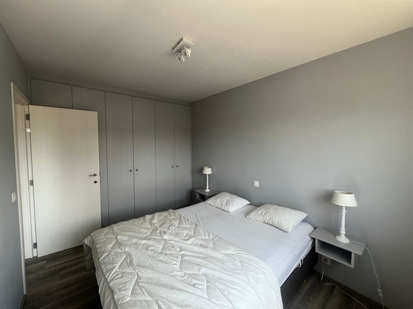 Jaarbasis - Prachtig gemeubeld 2 kamer appartement inlusief binnenparking foto 9