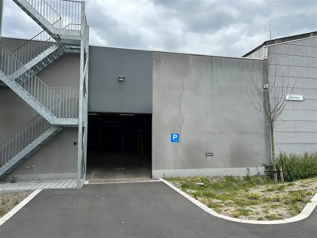 Magazijnen nabij E40, foto 9