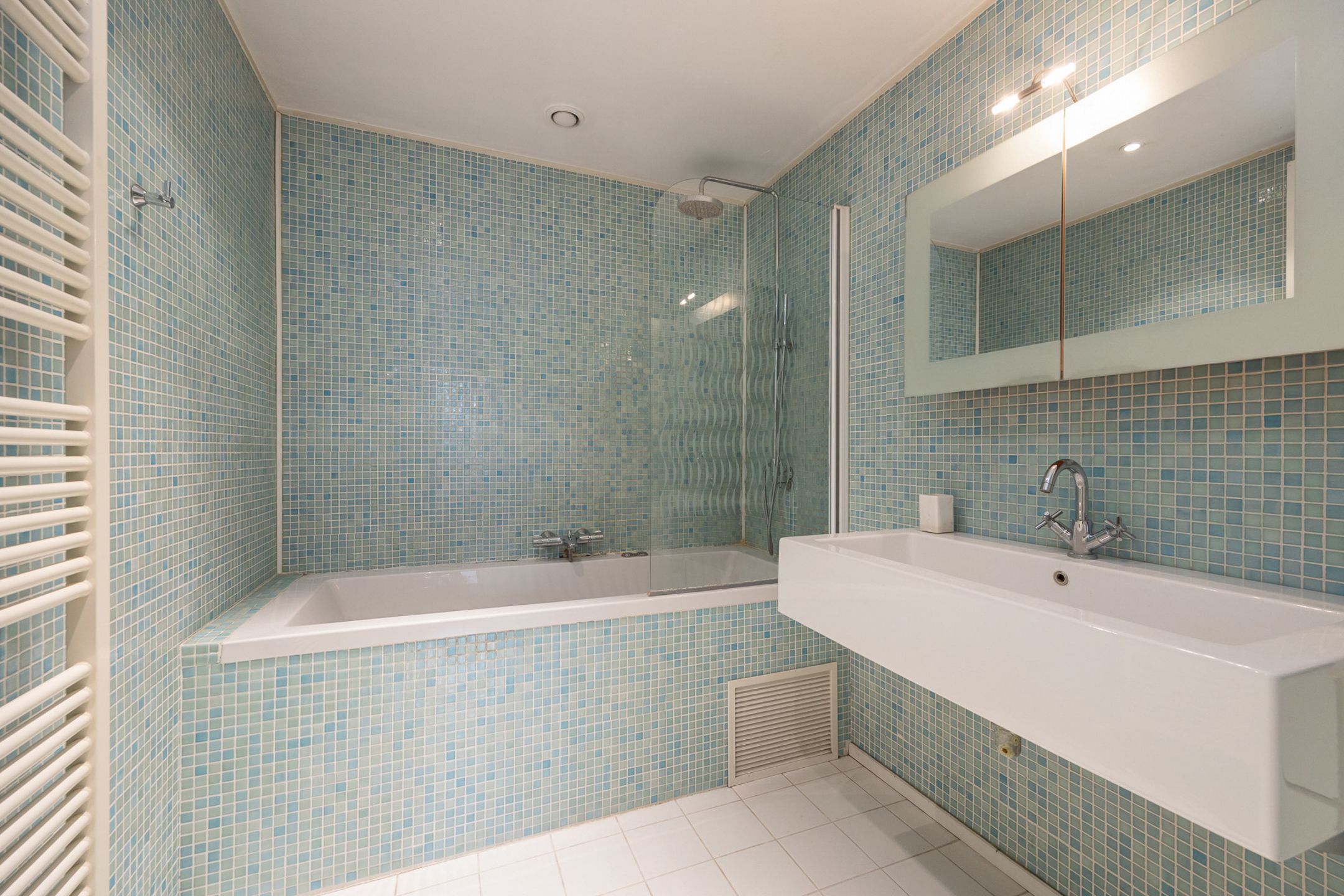 Centraal gelegen appartement met twee terrassen foto 12