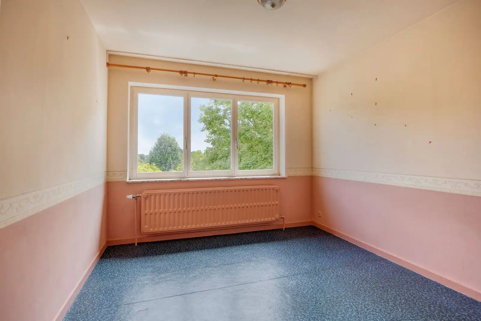 Ruime 3-gevelwoning met 4 à 5 slaapkamers, grote garage en dubbele straattoegang foto 12