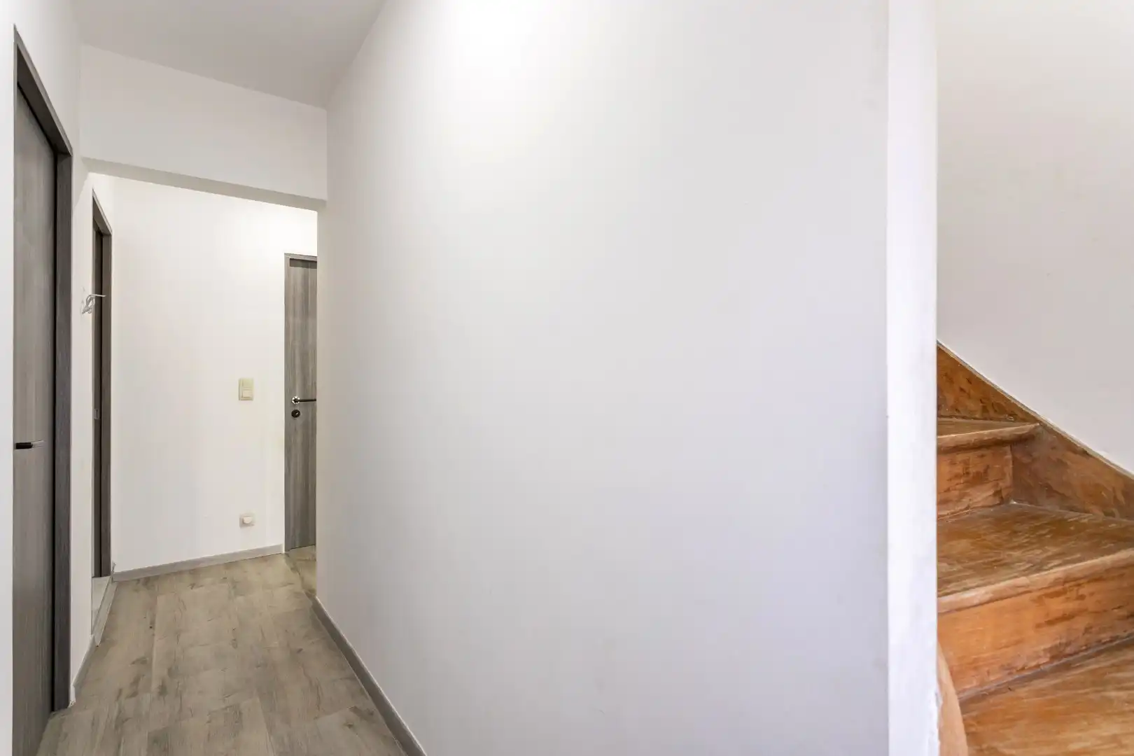 Instapklare woning met 3 slaapkamers en tuin te Dworp foto 8