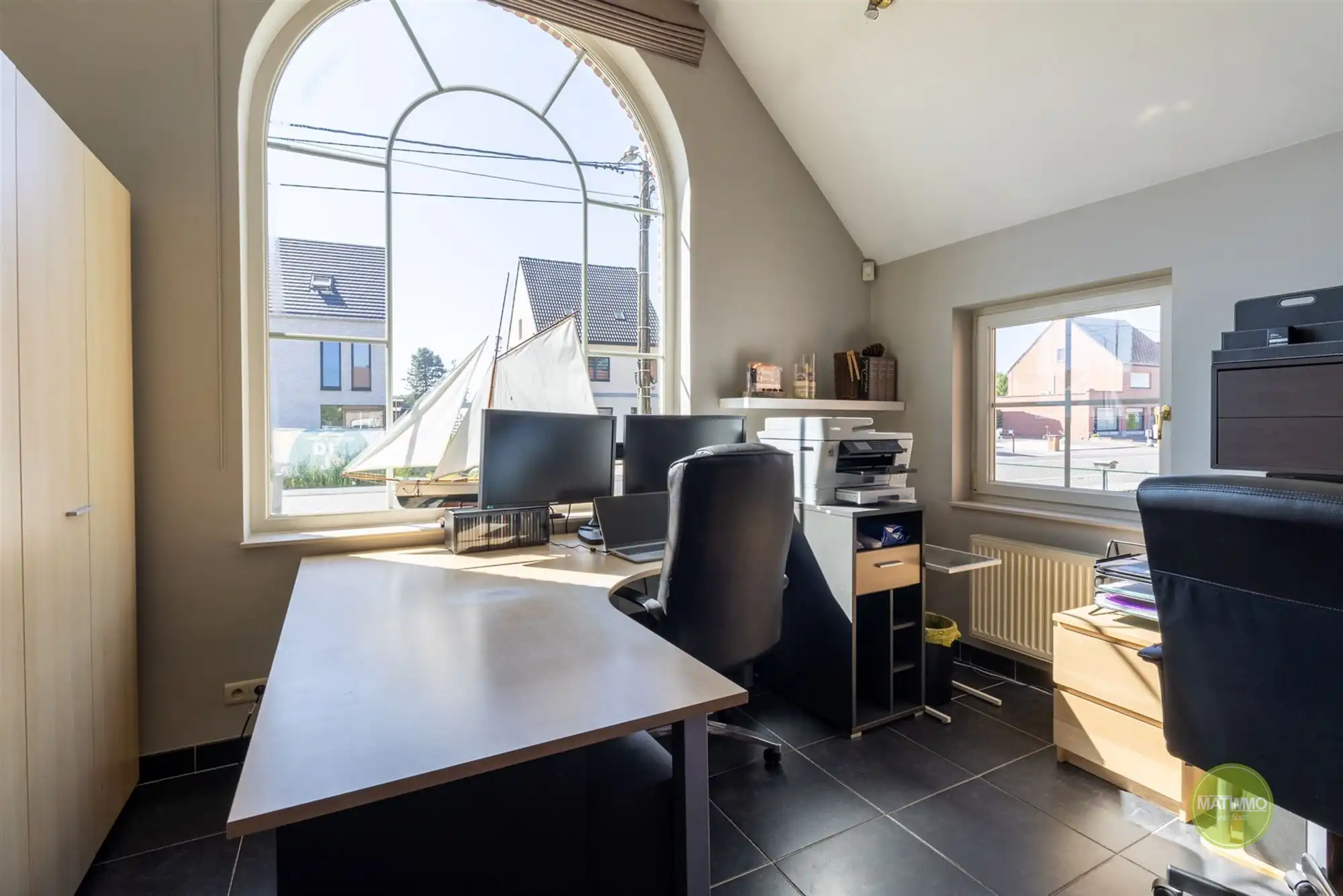 Instapklare gezinswoning met magazijn, zwembad en poolhouse  foto 10