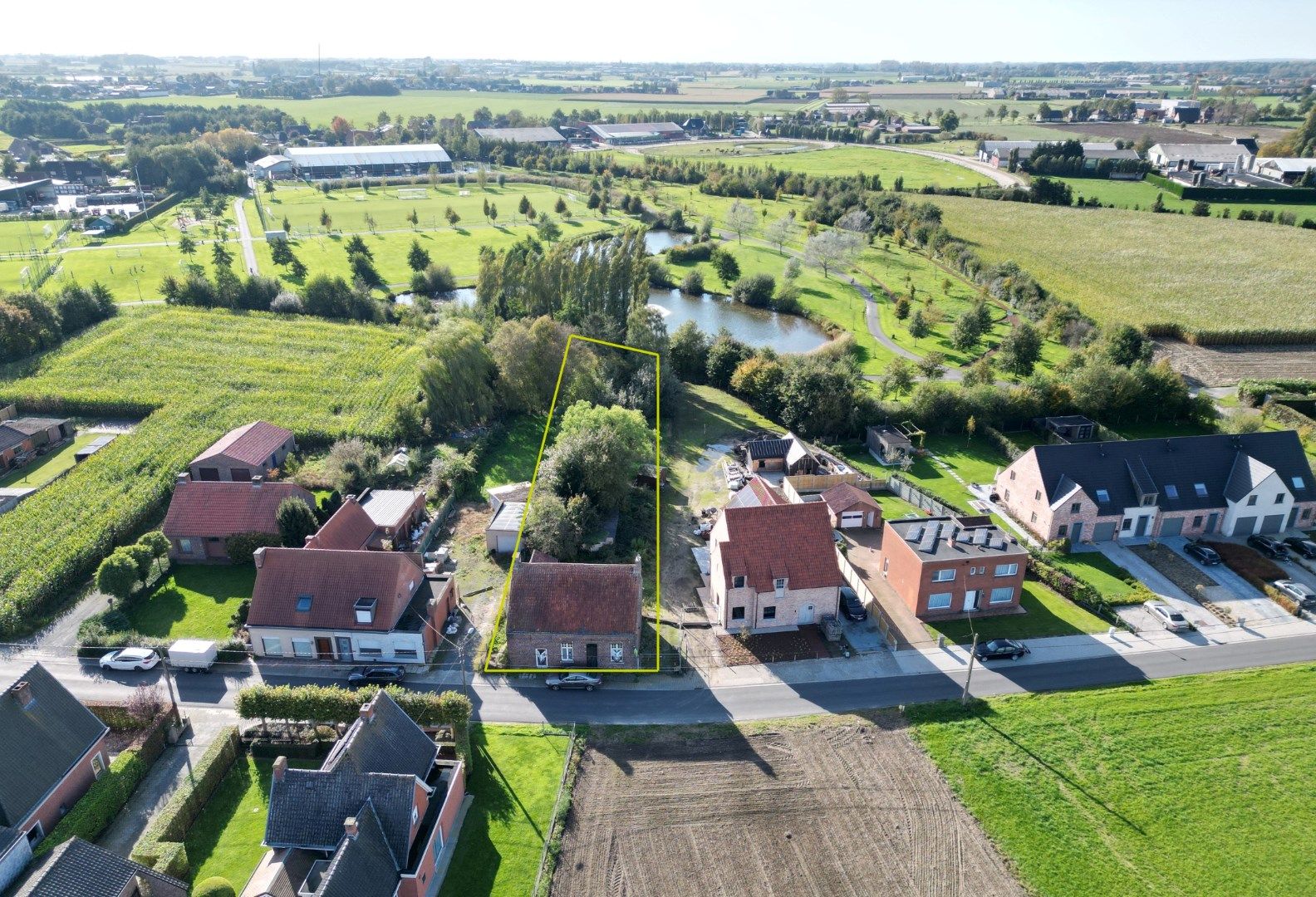 Prachtige ligging voor het bouwen van een nieuwbouwwoning op 1.353 m2 foto 1