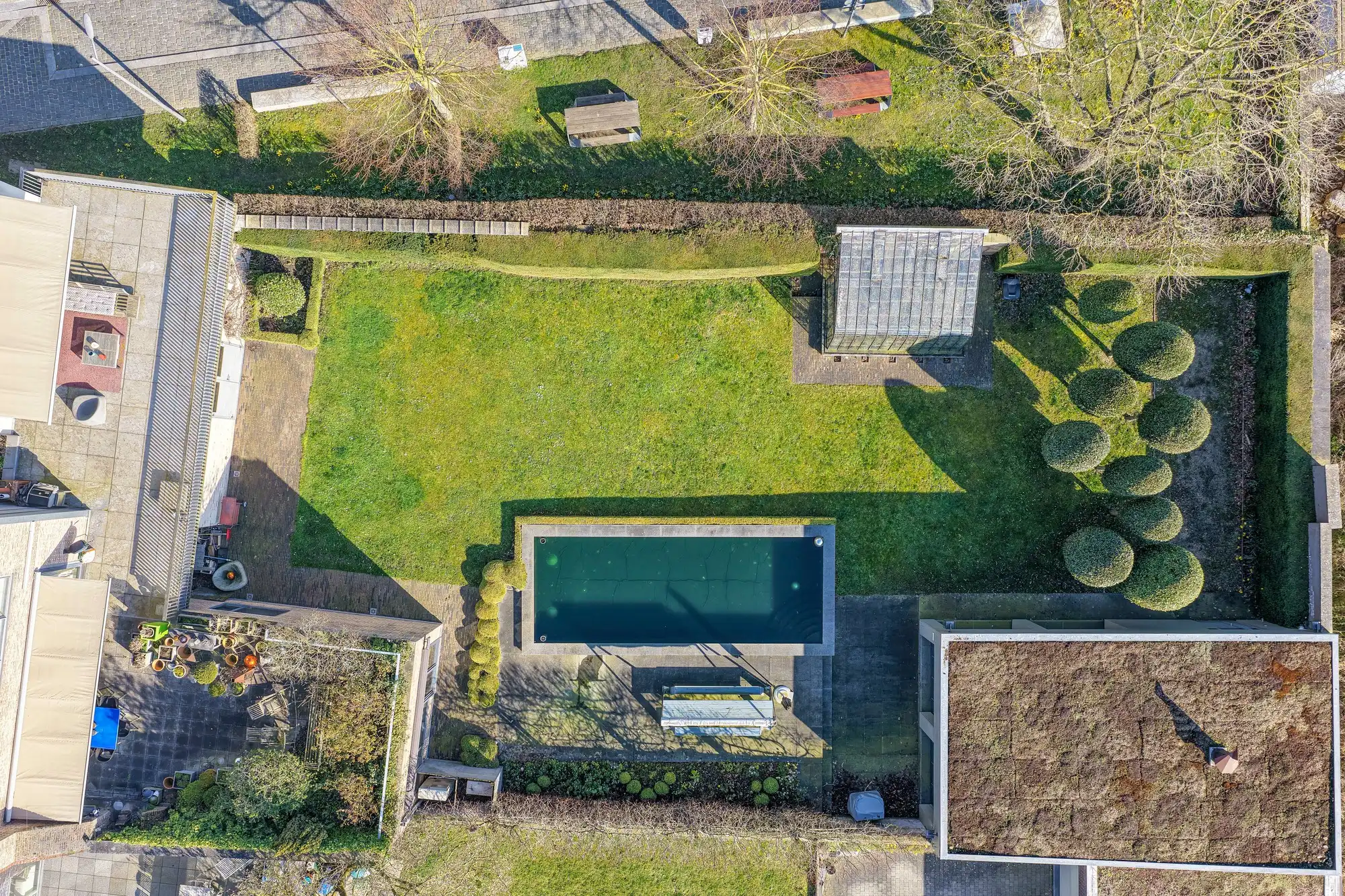 Heel ruime stadswoning met kantoren en tuin foto 15
