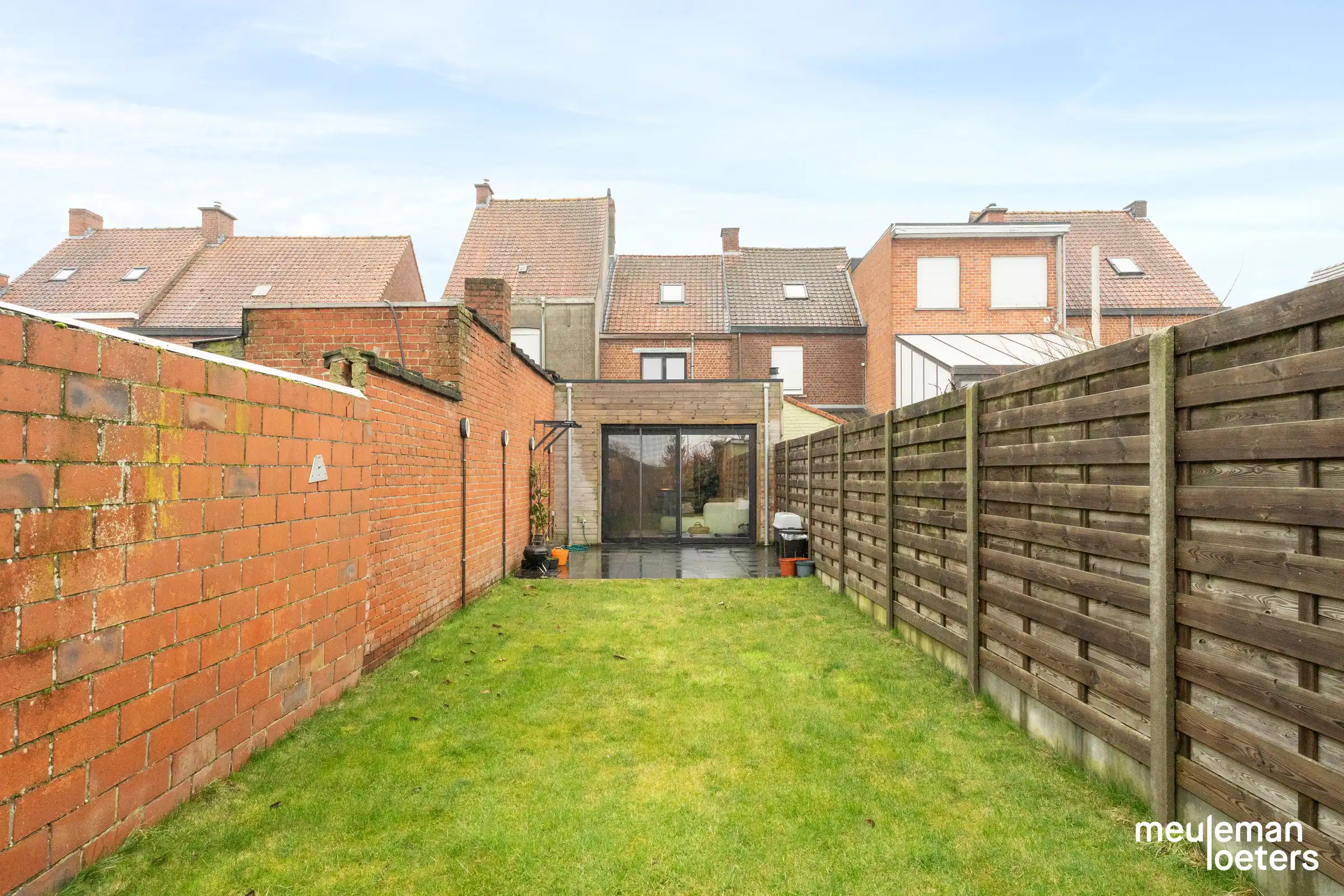 Volledig gerenoveerde woning met hedendaags comfort foto 2