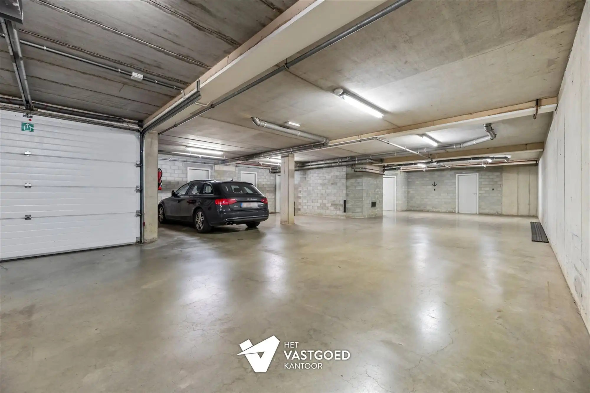 ZEER RUIM DUPLEX APPARTEMENT (149M²) MET 3 SLAAPKAMERS, TERRAS EN 2 AUTOSTAANPLAATSEN TE HAM foto 17