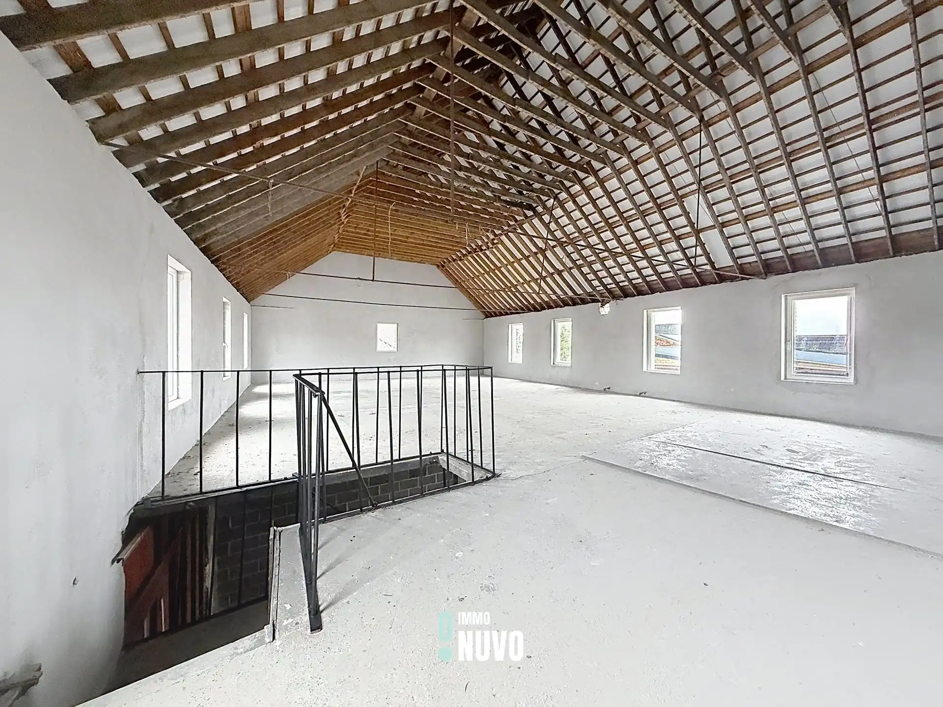 Woning met loods foto 22