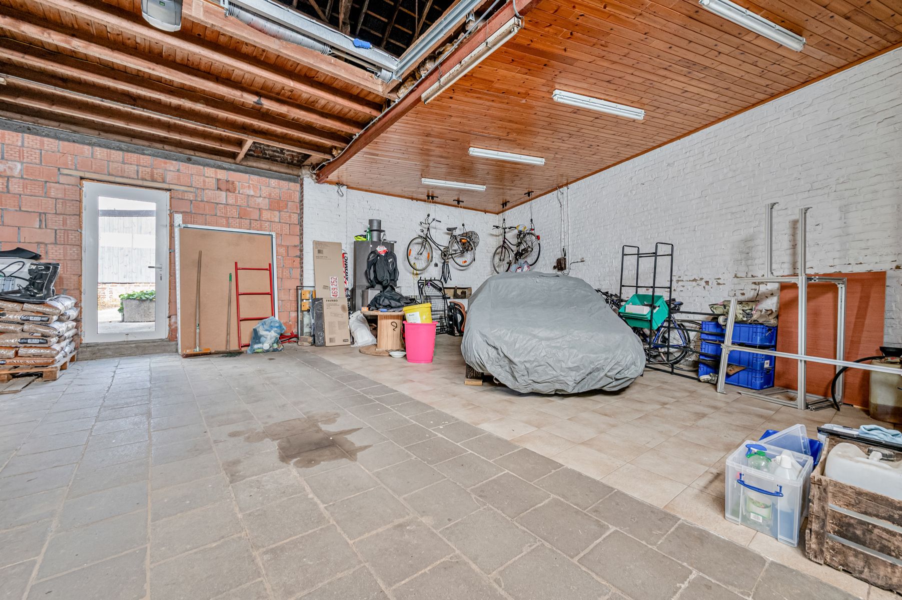 Ruime woning met atelier en garage op perceel van 32 are  foto 17