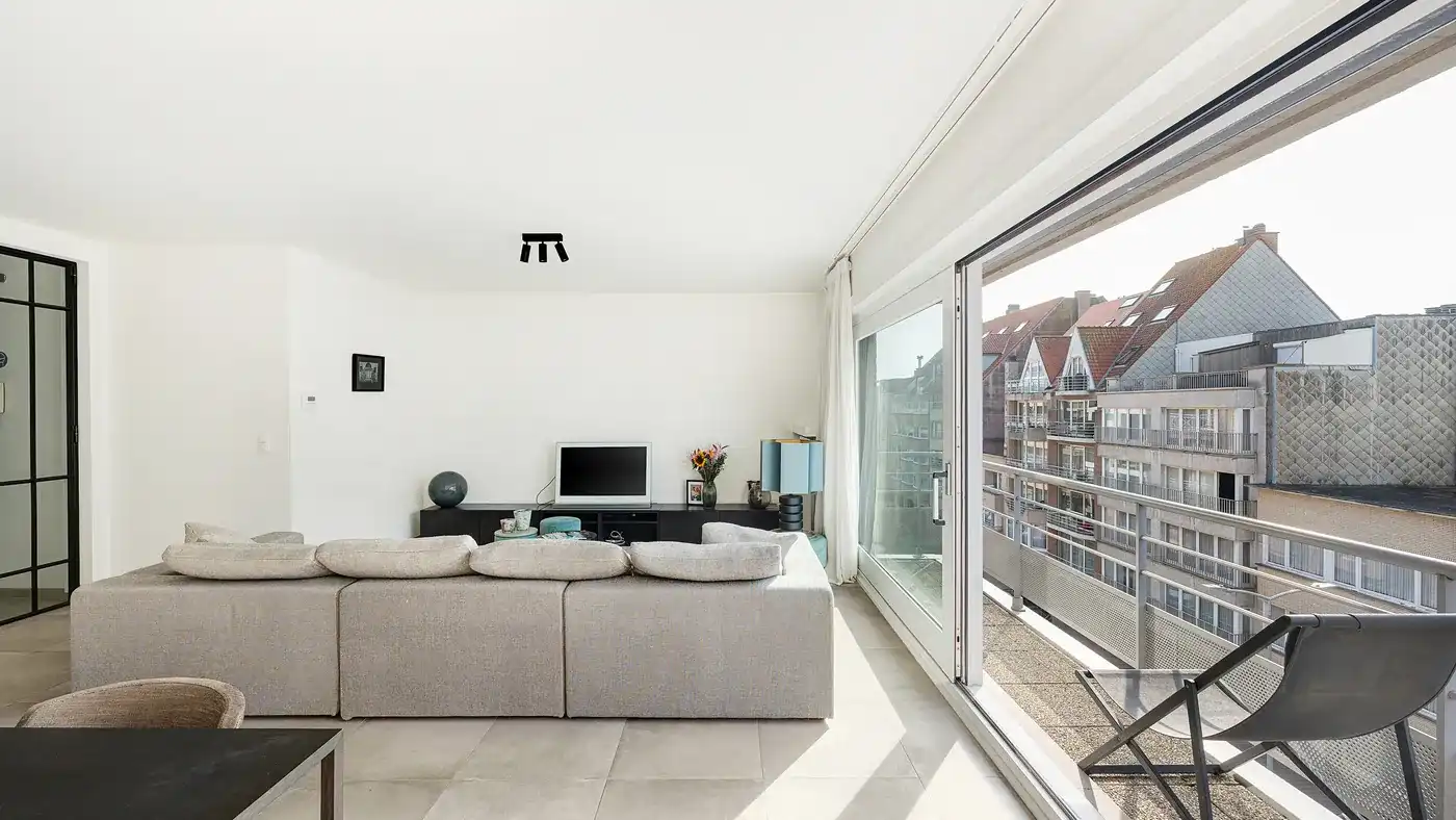 Breed en zonnig appartement van 114m² op een zucht van de Zeedijk in centrum Knokke - parkeerplaats aanwezig foto 4