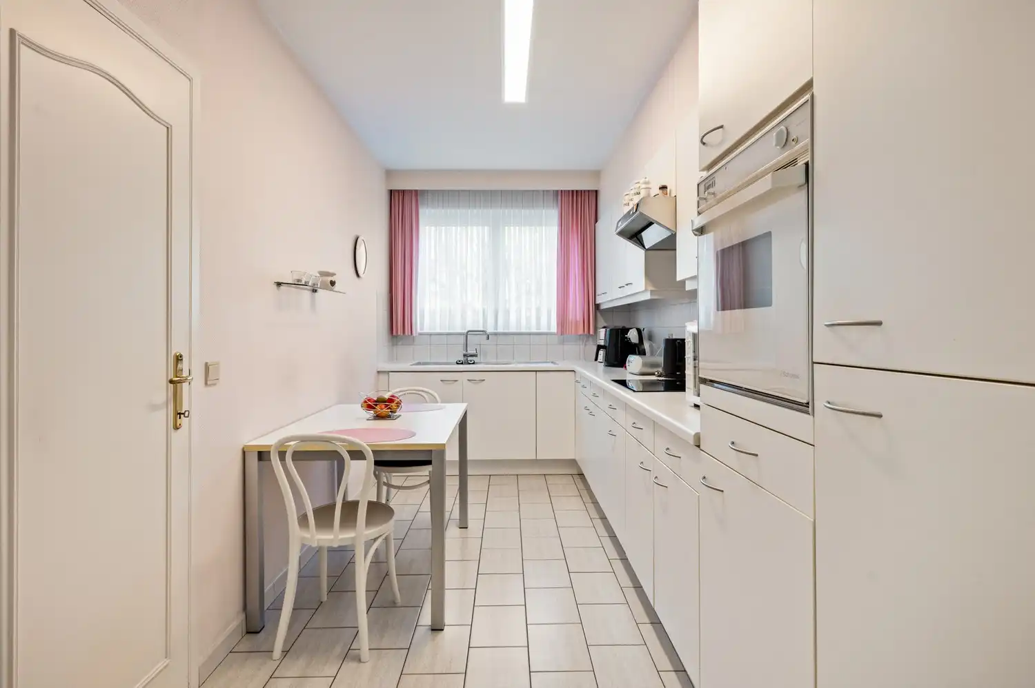 Verzorgd appartement met terras, garage in Borsbeek foto 9