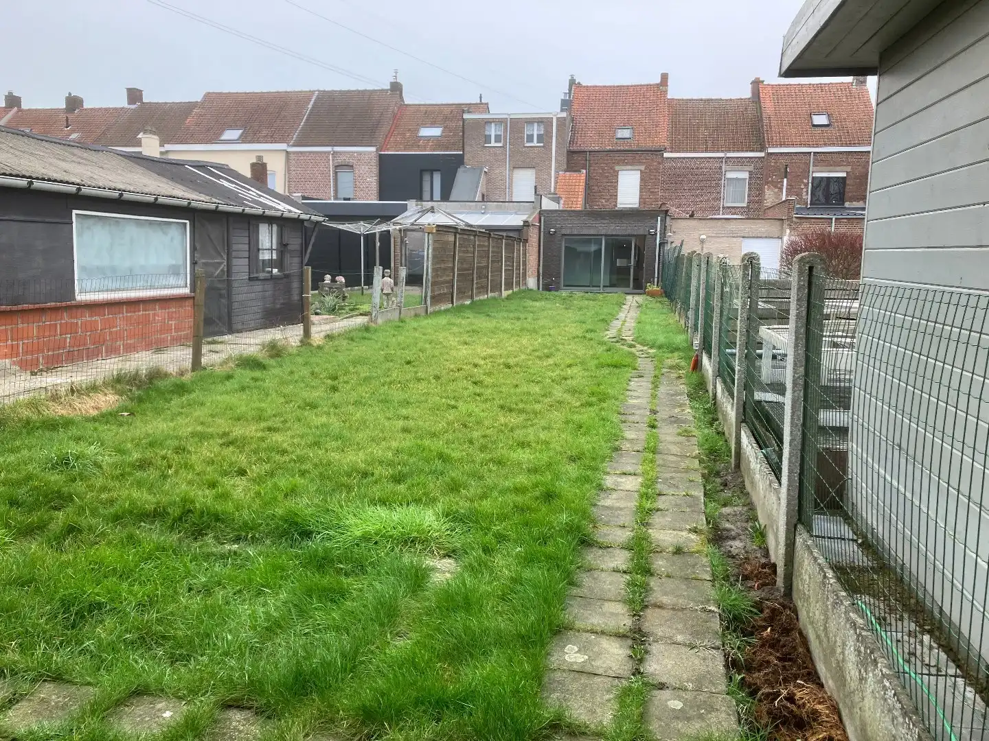 Rijwoning met 2 slaapkamers en achterliggende garage! foto 11
